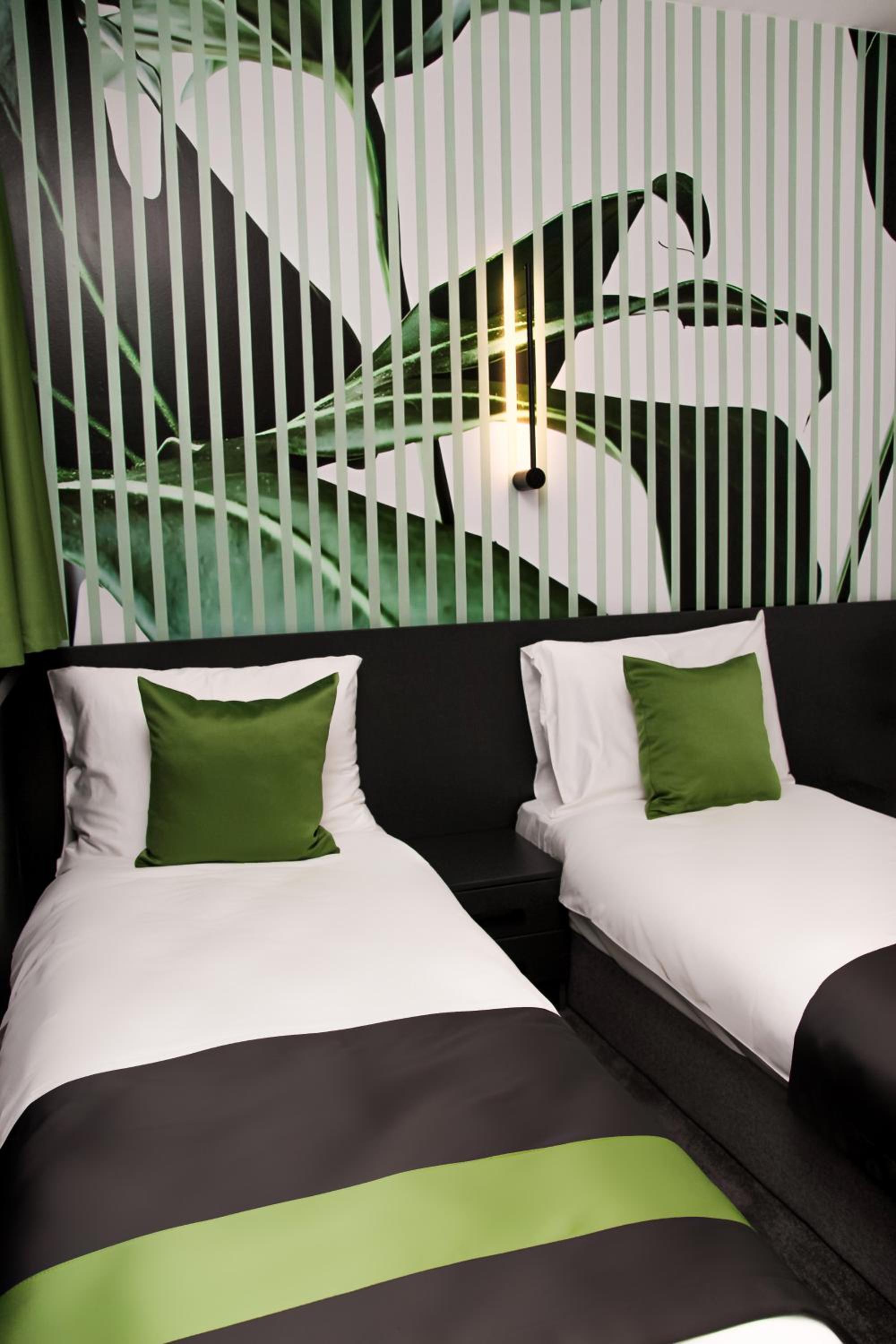 Standard Twin Room - Photo 12