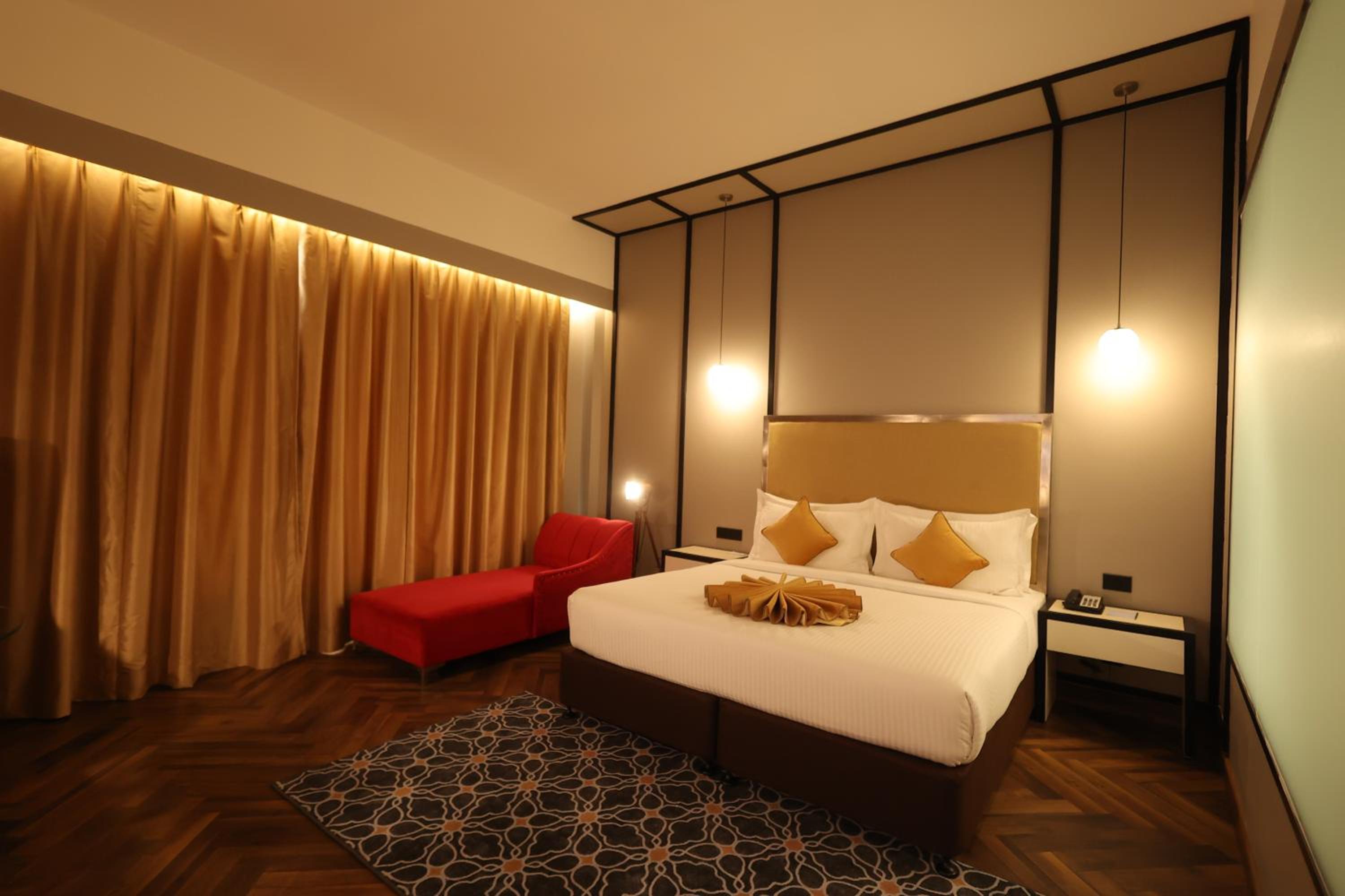 Executive Room : 20% off on session of 90 mins Spa || 15% off on F&S.B with a-la-carte selection || Complimentary welcome drinks on arrival