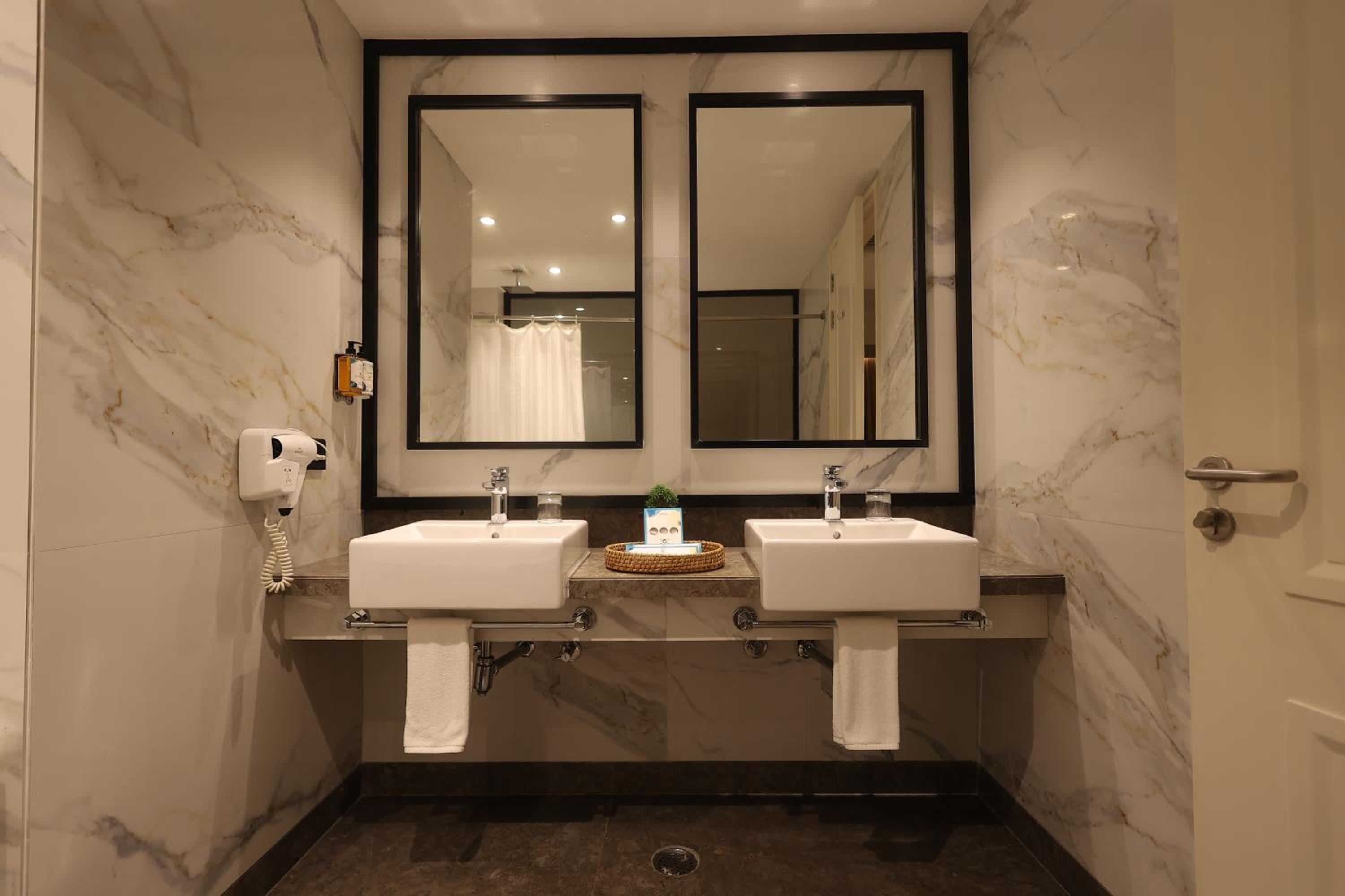 Executive Room : 20% off on session of 90 mins Spa || 15% off on F&S.B with a-la-carte selection || Complimentary welcome drinks on arrival Executive Room : 20% off on session of 90 mins Spa || 15% off on F&S.B with a-la-carte selection || Complimentary welcome drinks on arrival