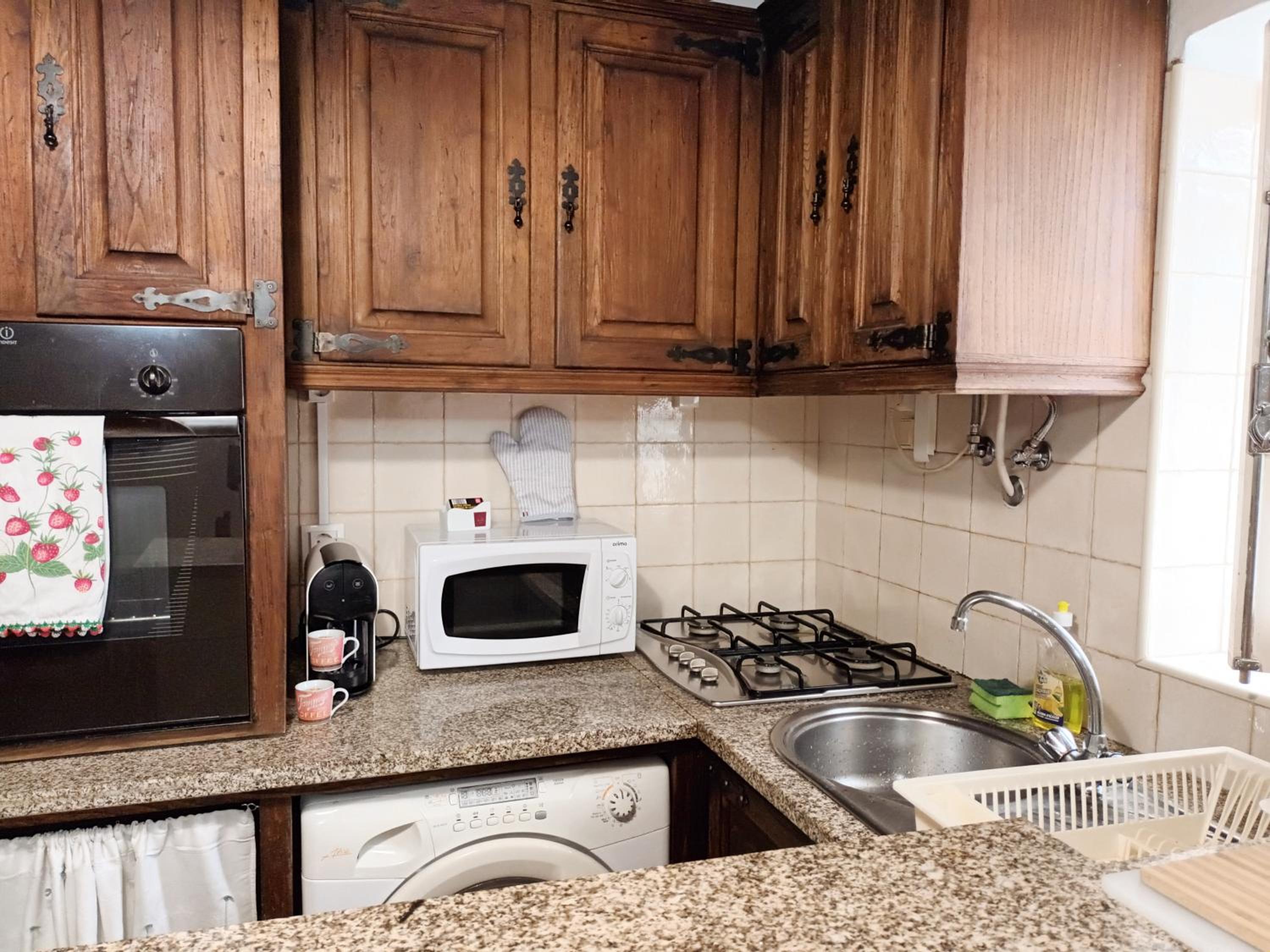 One-Bedroom House - Photo 28