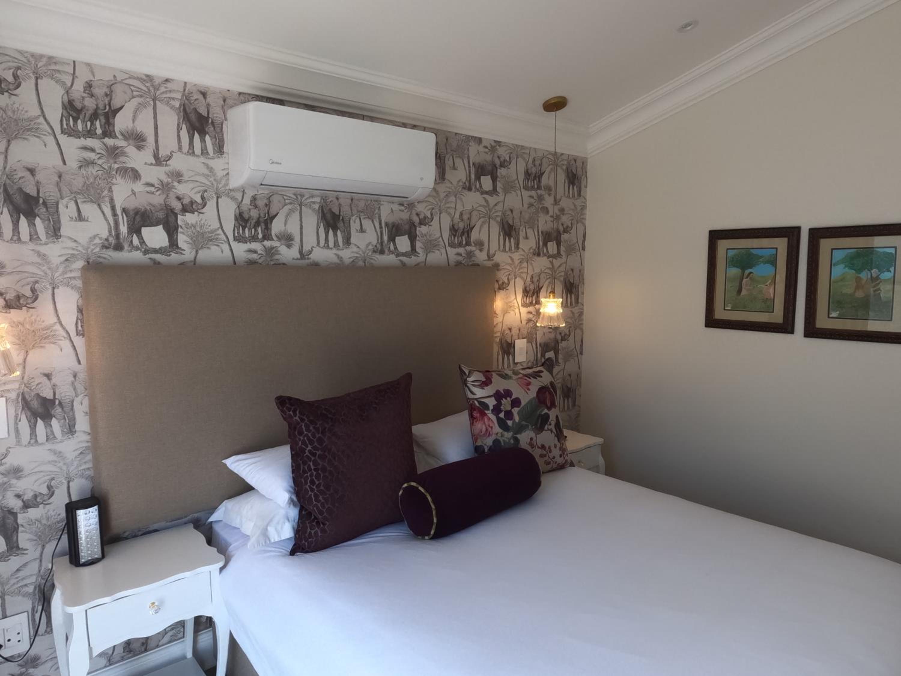 Basic Suite - Photo 1