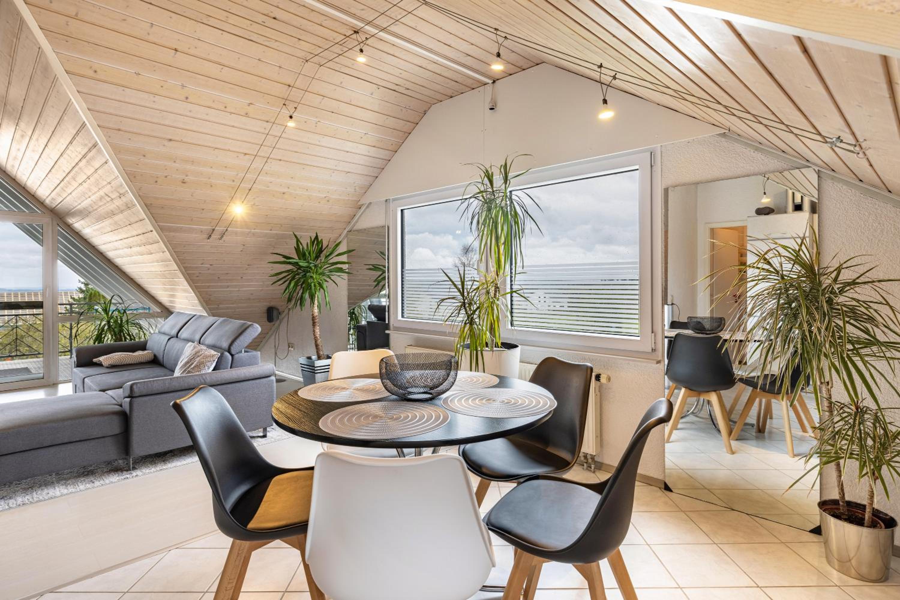 Two-Bedroom Deluxe Apartment with Garden View photo 3
