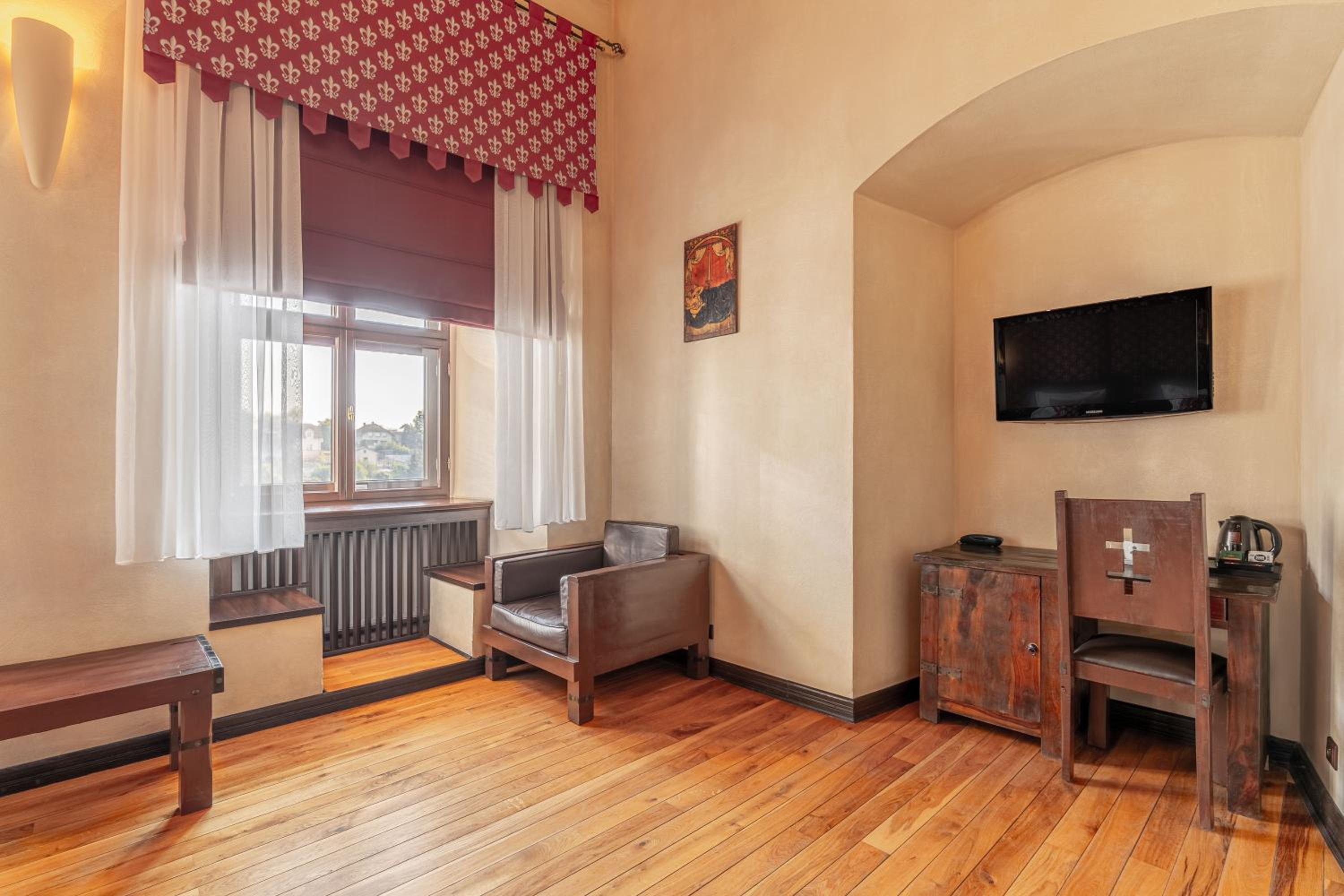 Apartment photo 2