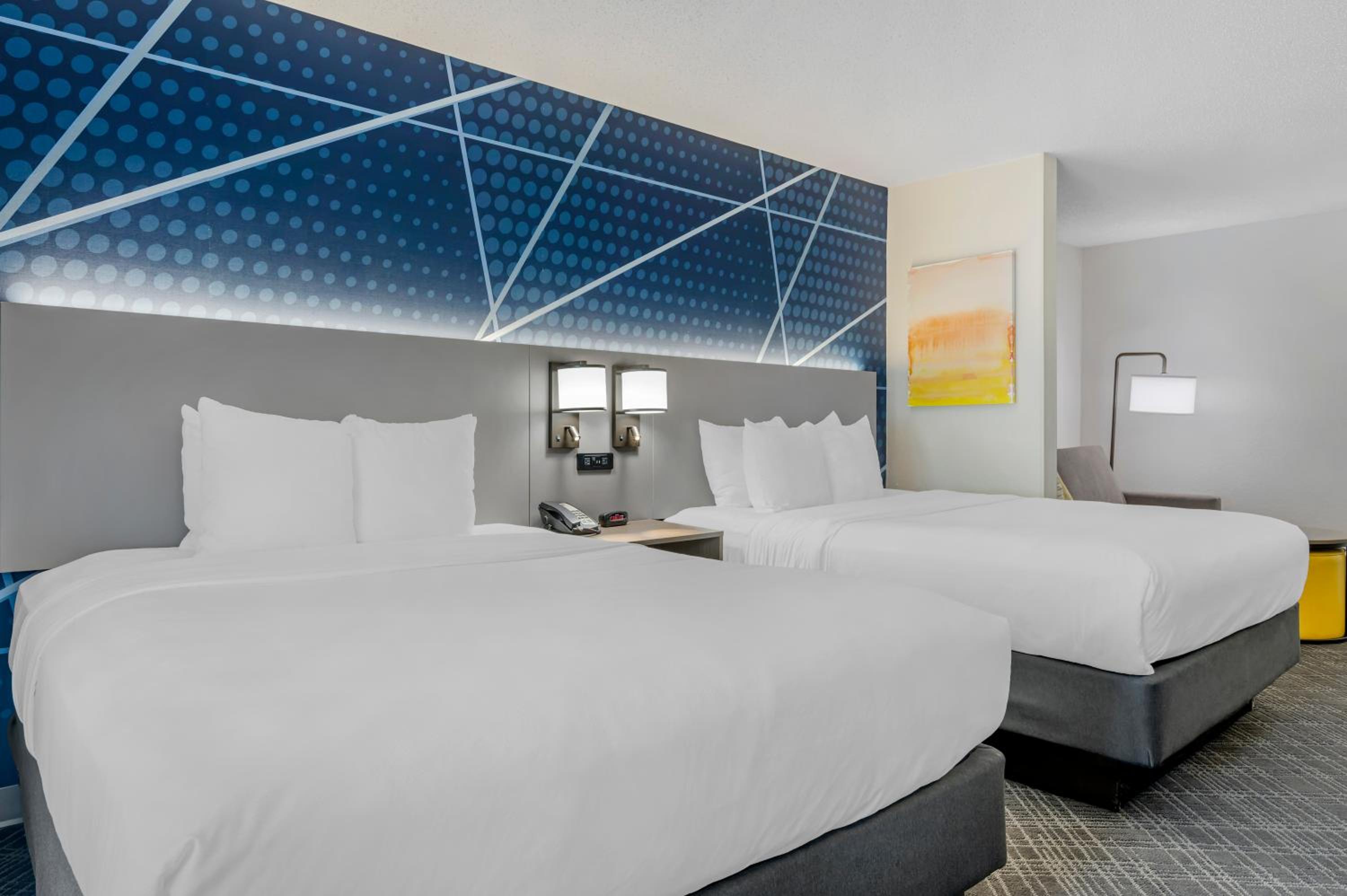 One Room Suite With Two Queen Beds - Non Smoking - Photo 4