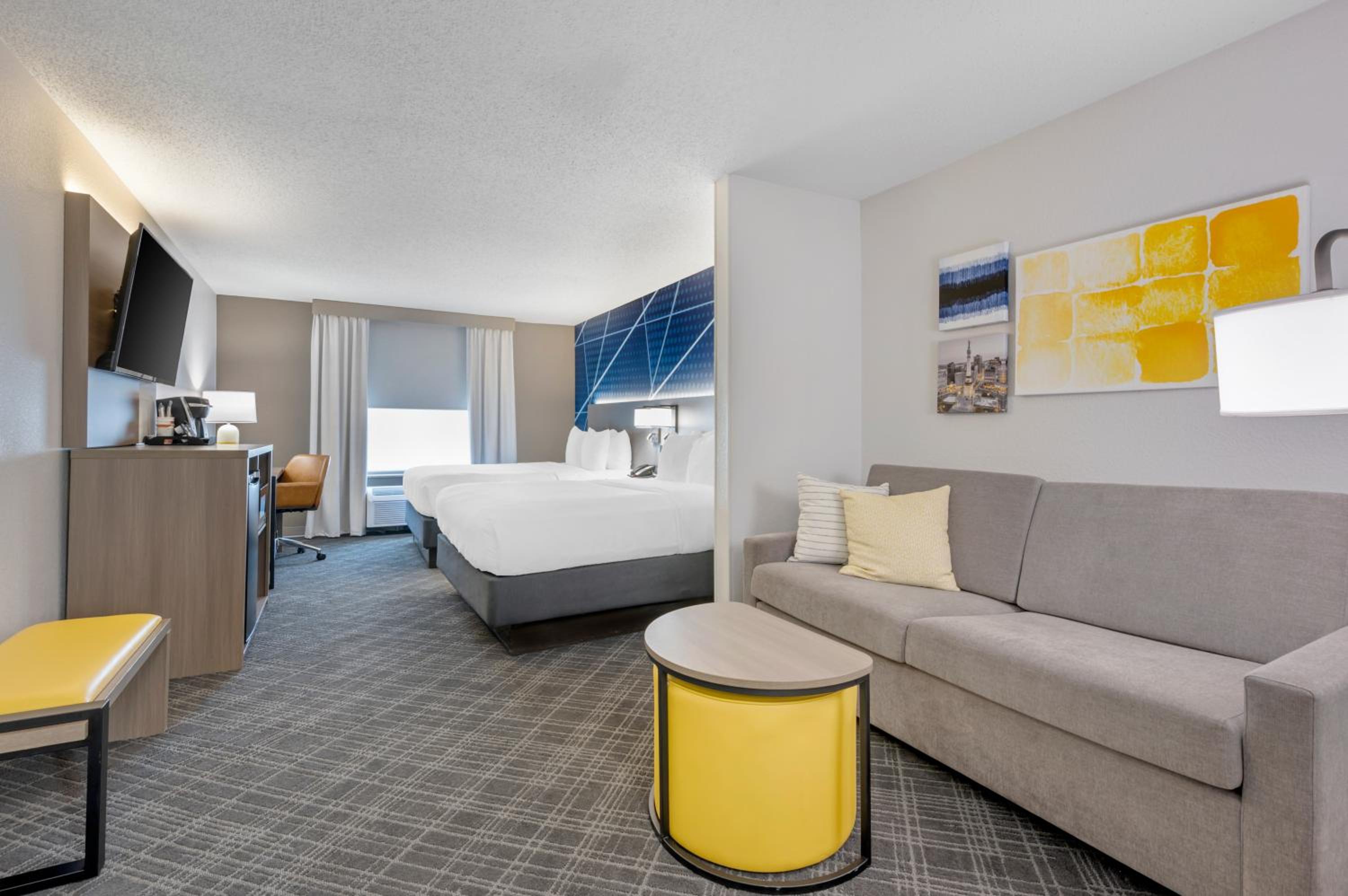 One Room Suite With Two Queen Beds - Non Smoking - Photo 3