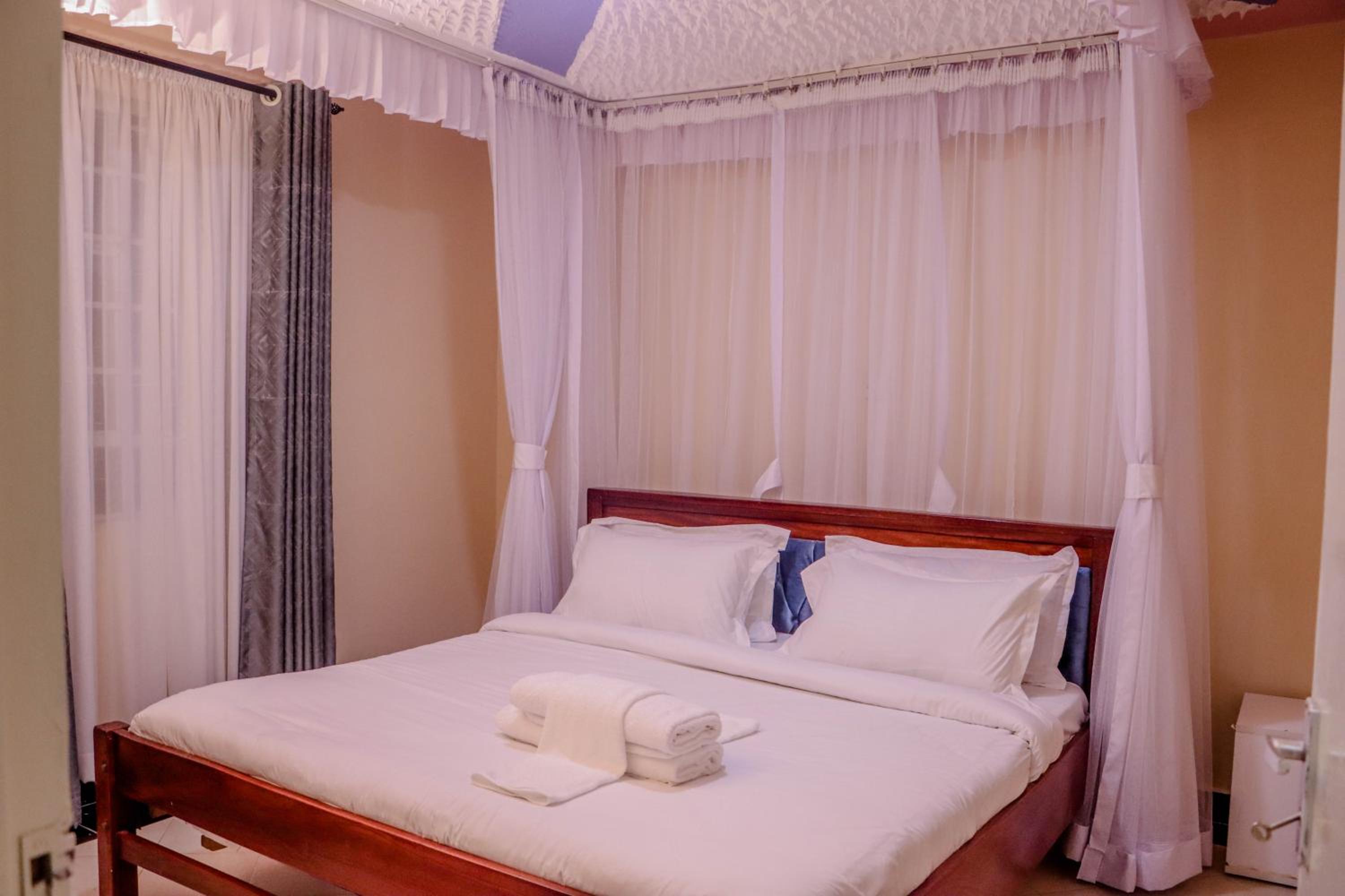 Deluxe King Suite