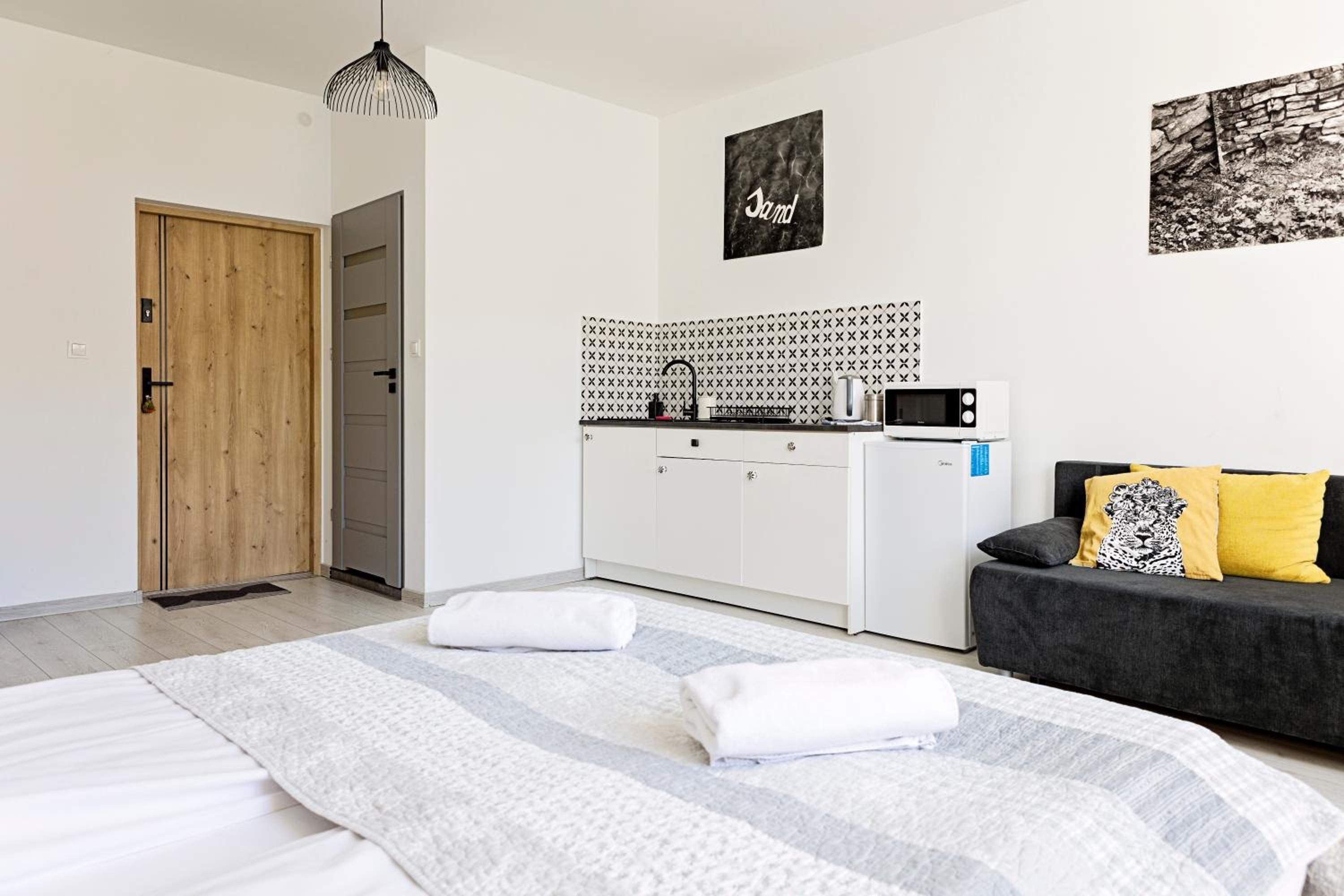 King Studio with Sofa Bed - Photo 5