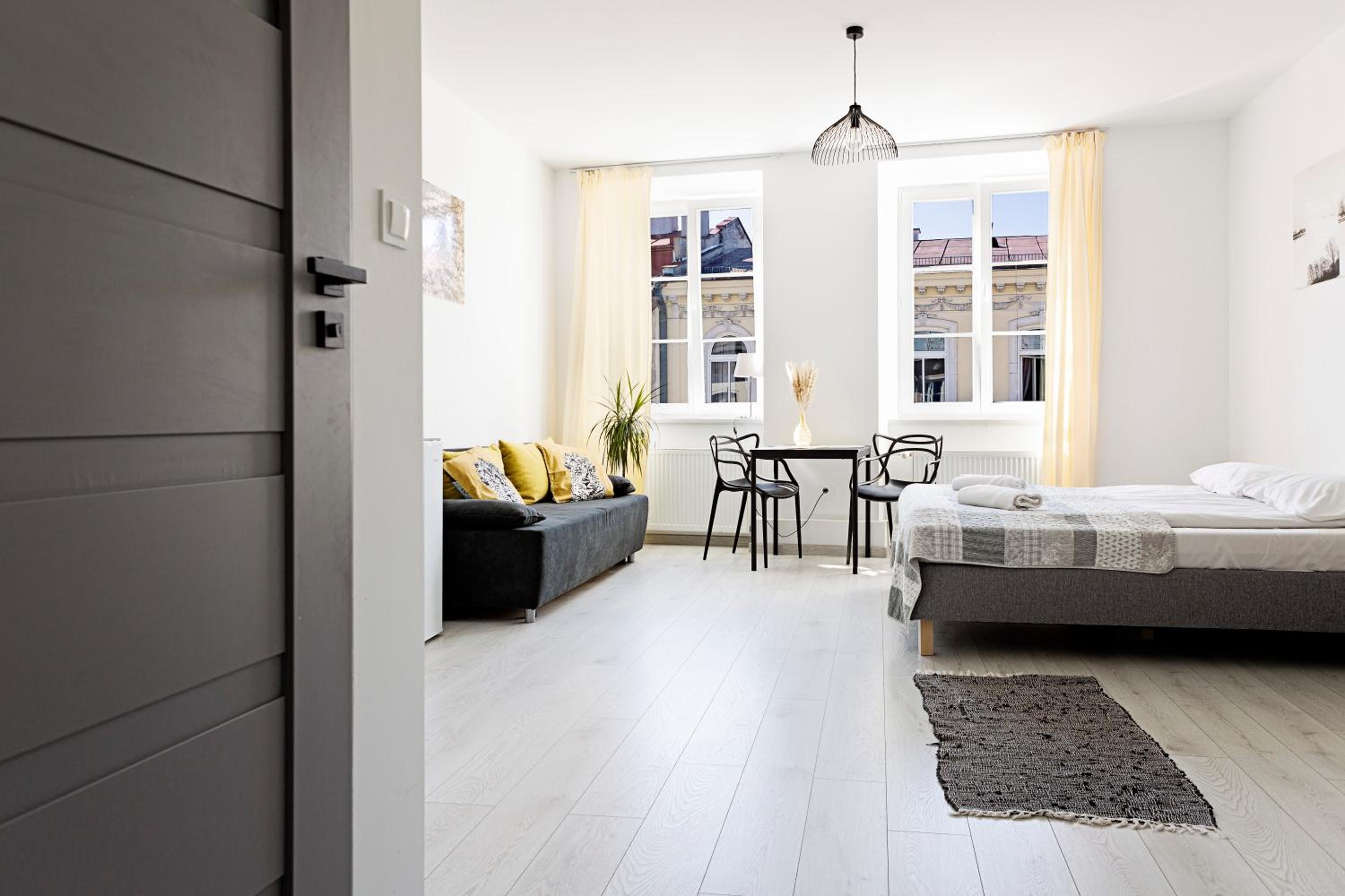 King Studio with Sofa Bed - Photo 3