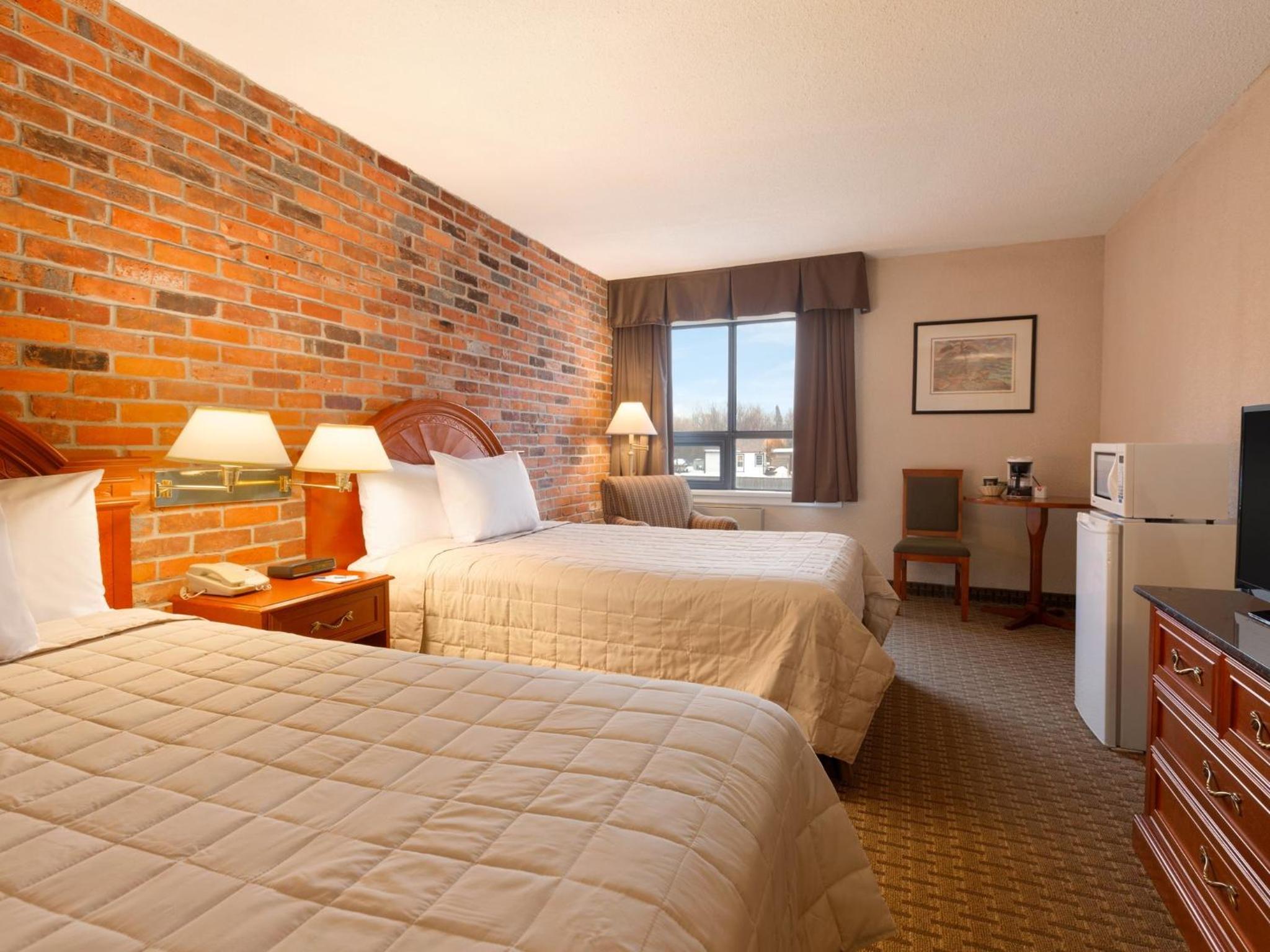 Room with 2 Double Beds, Non-Smoking/Pet Friendly - Photo 1