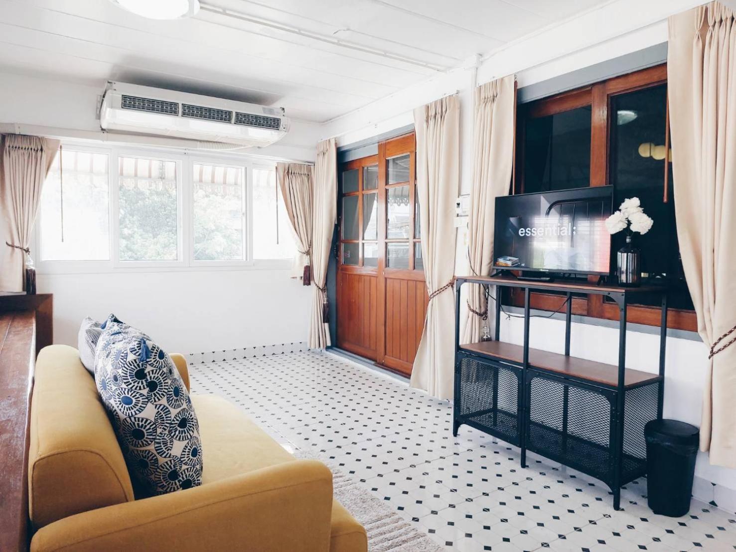 Deluxe Family Suite - Photo 23