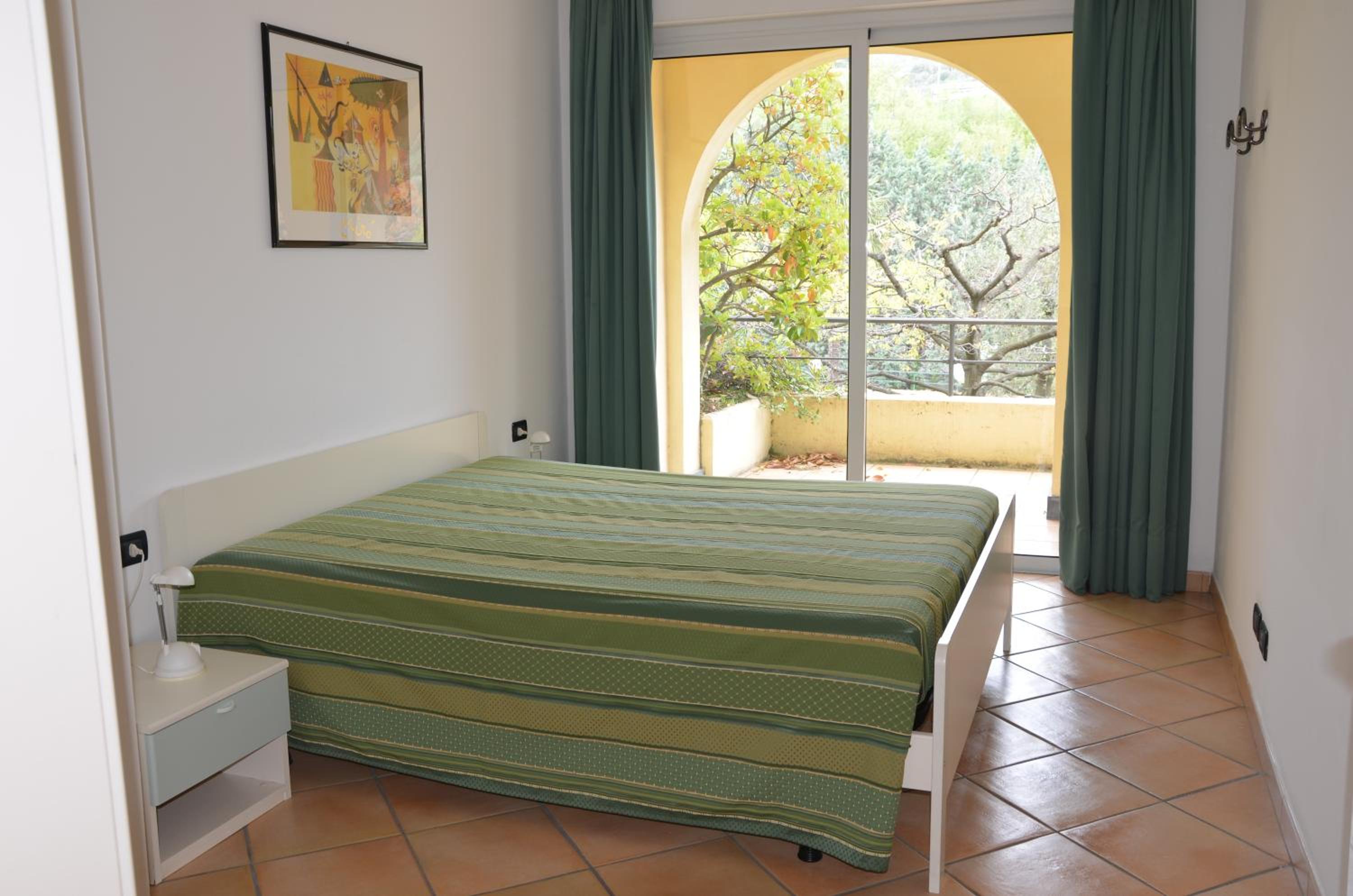 One-Bedroom Apartment (5 Adults)