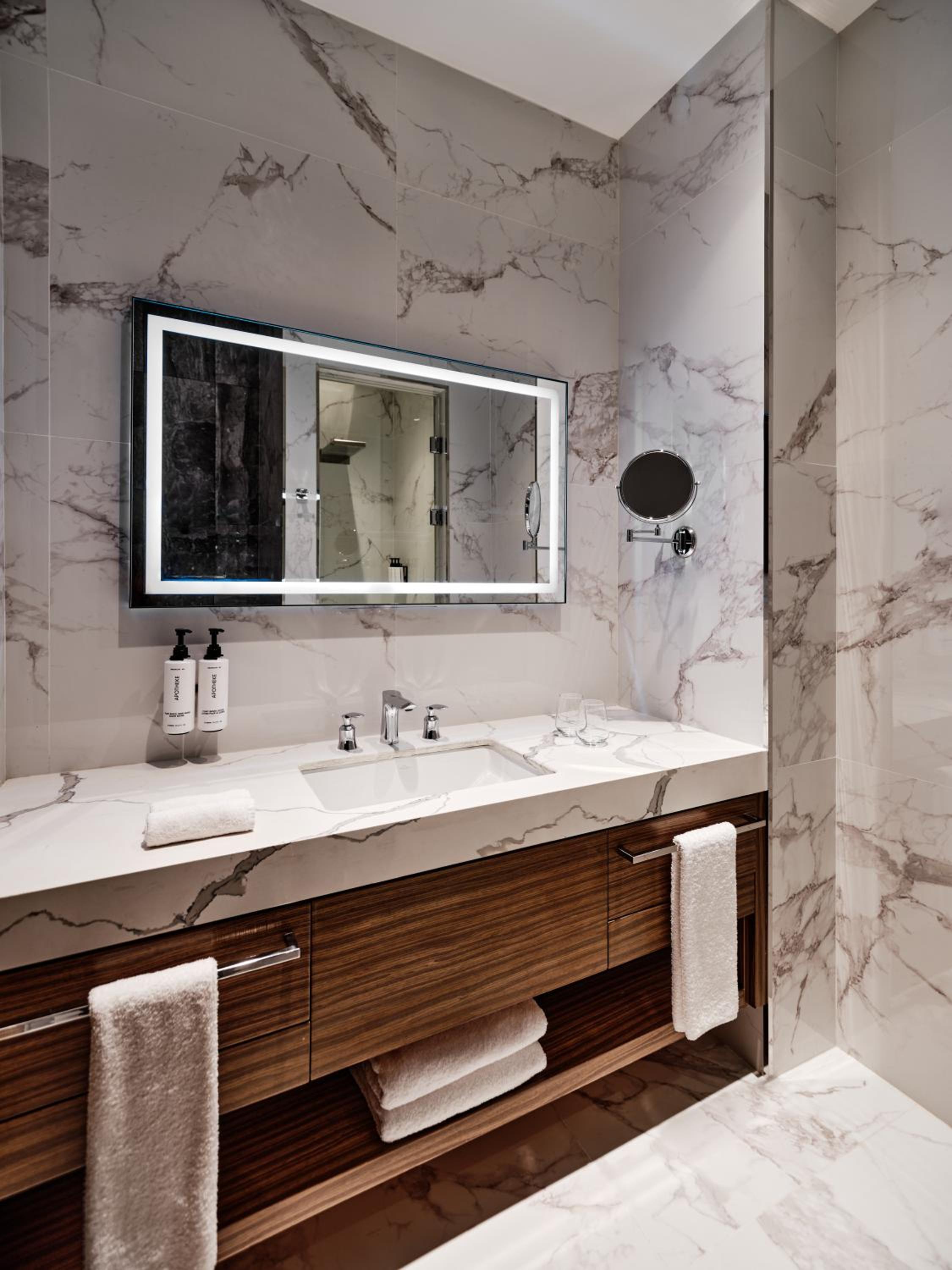 One-Bedroom Suite - Photo 2