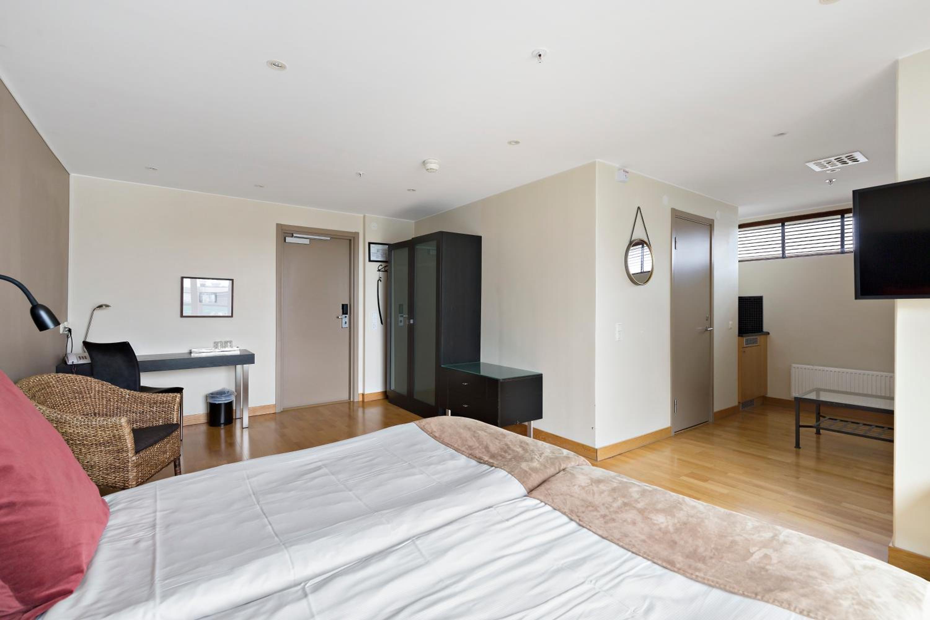 Superior Double Room with Sofa Bed photo 3