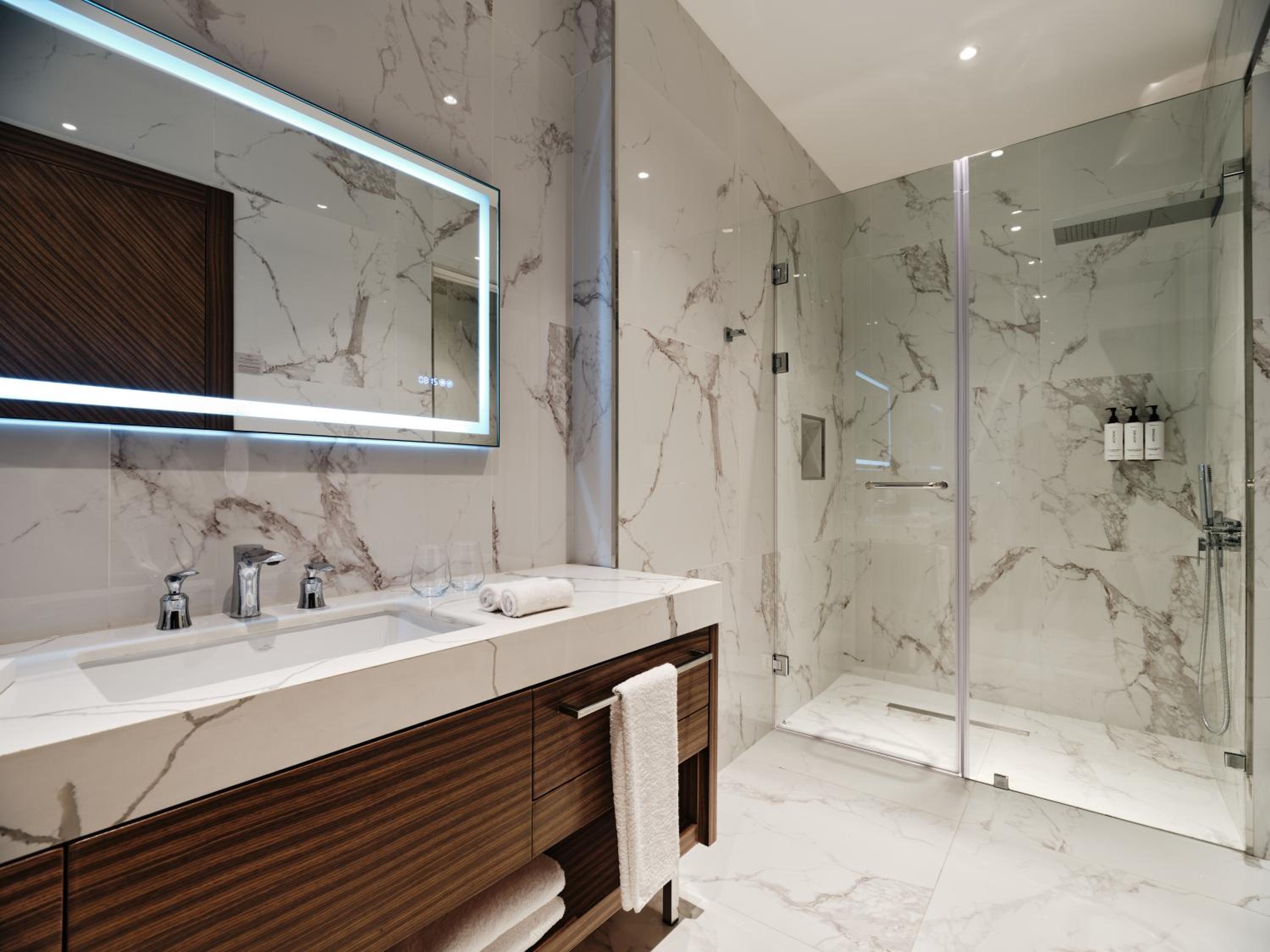 One-Bedroom Suite - Photo 12