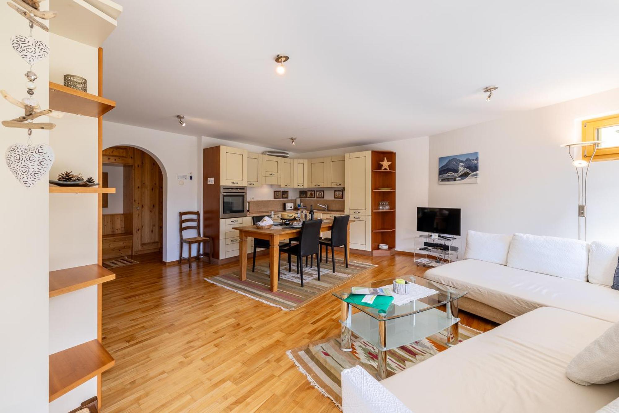 Apartment with Mountain View photo 3