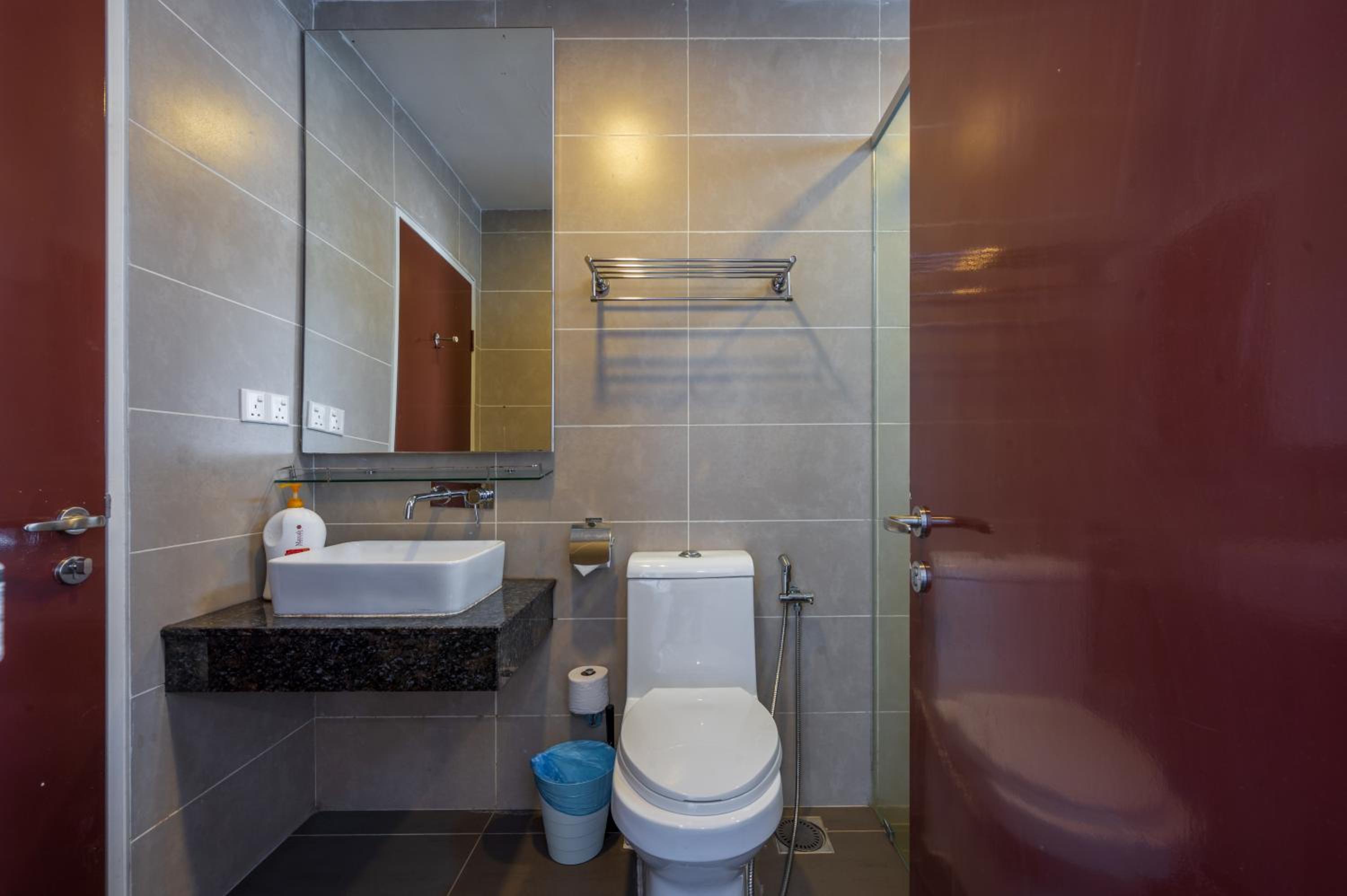 King Suite with Balcony - Photo 20
