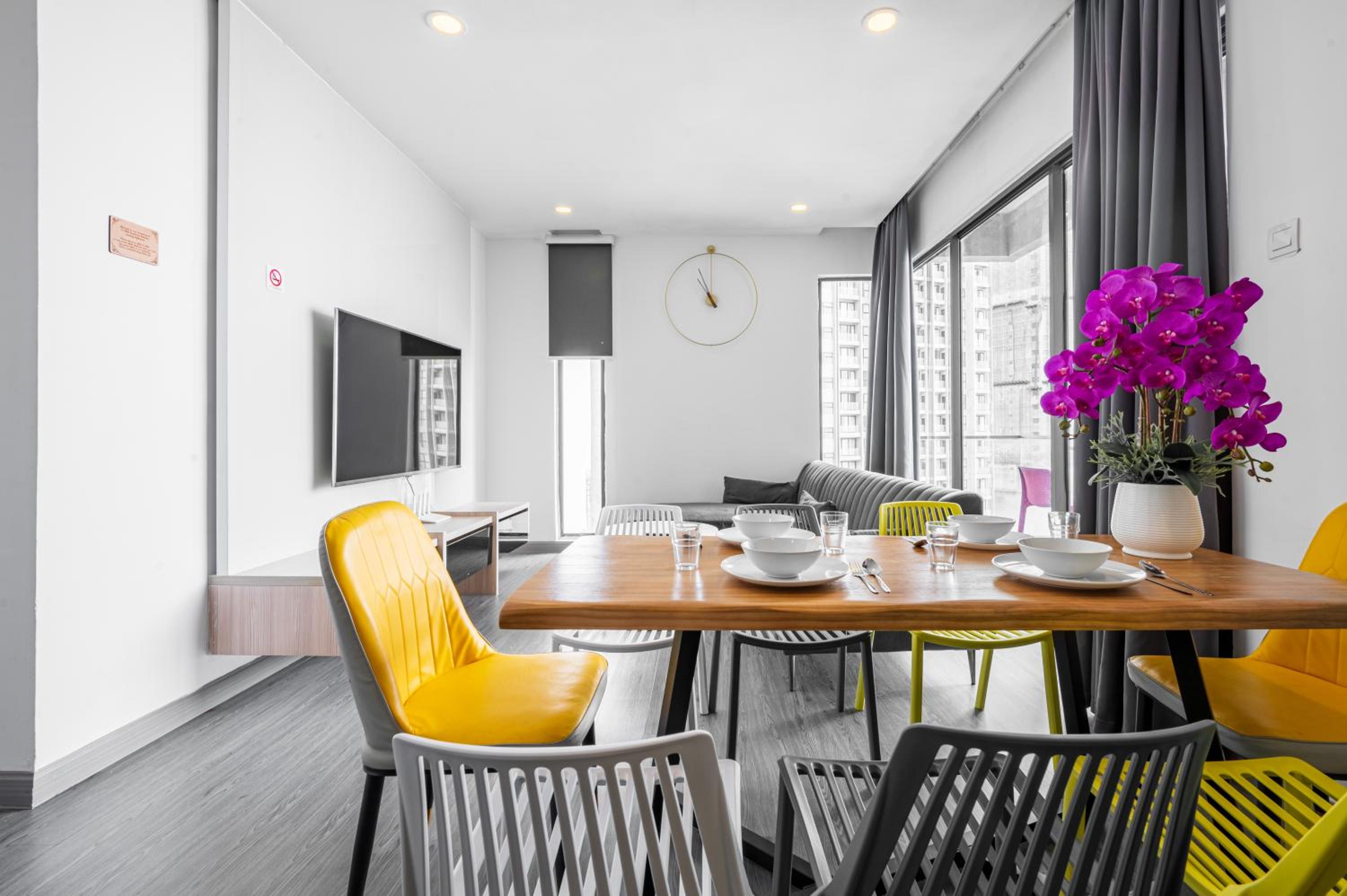 King Suite with Balcony - Photo 2