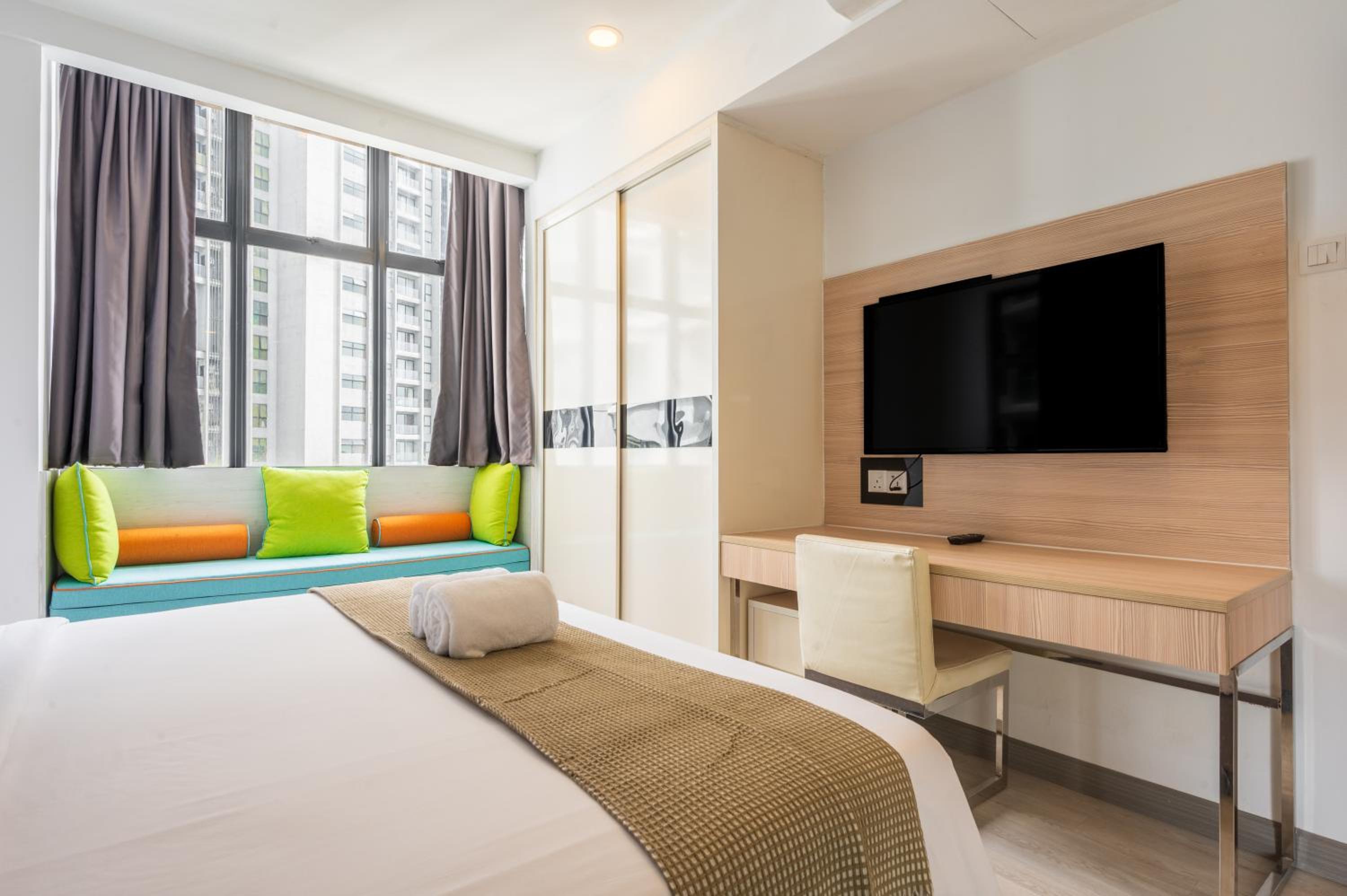 King Suite with Balcony - Photo 3