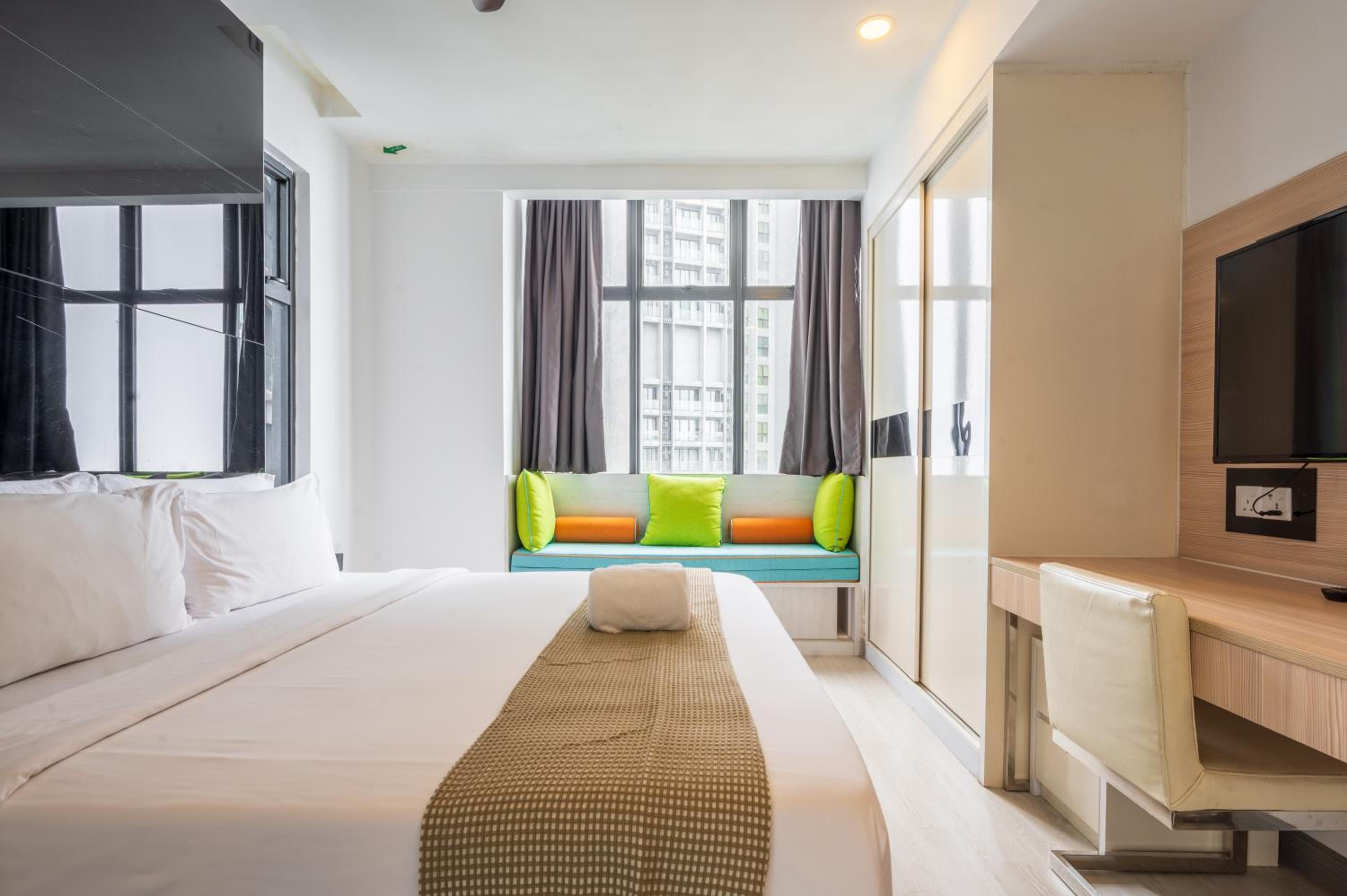 King Suite with Balcony - Photo 26