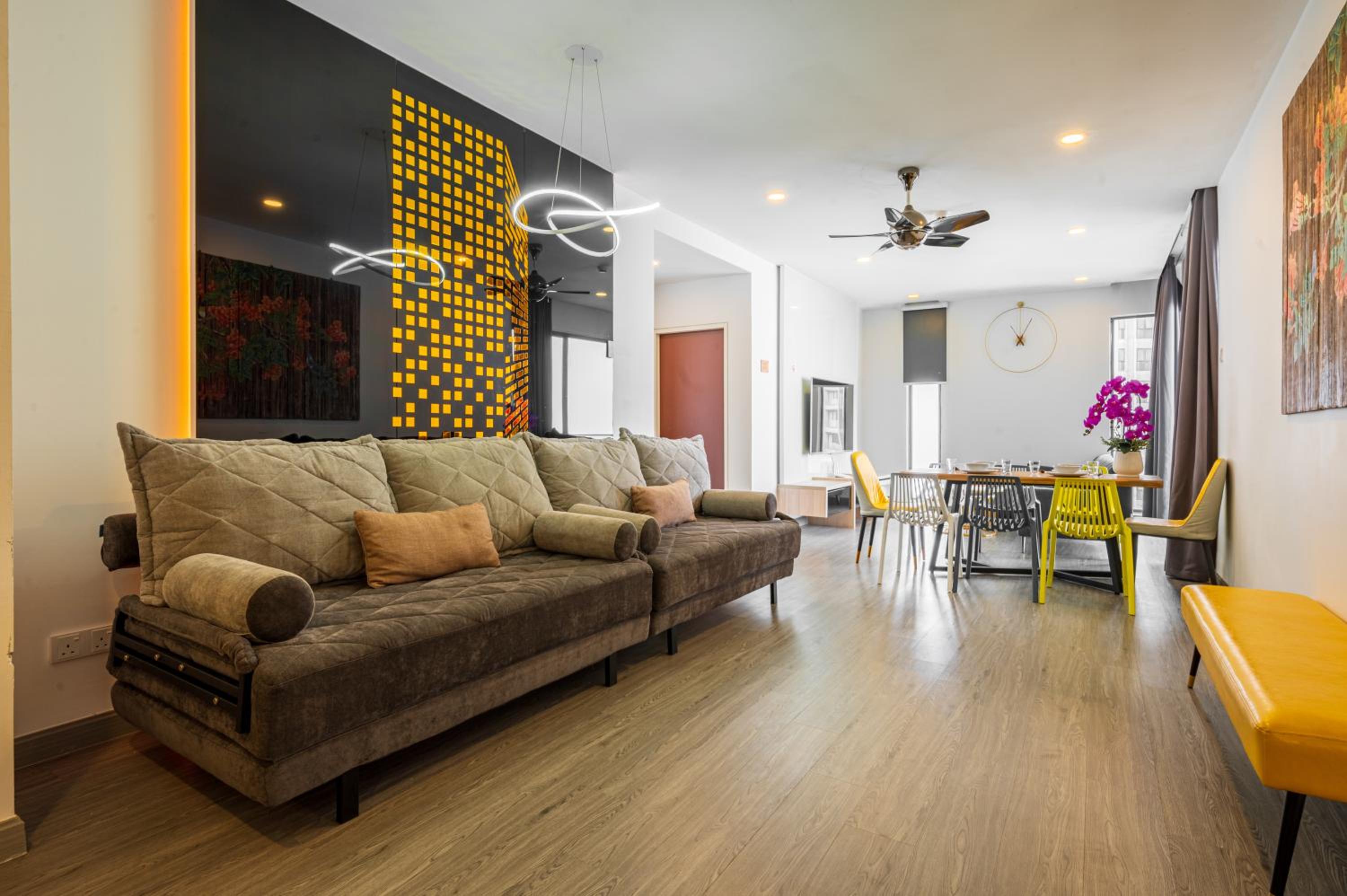 King Suite with Balcony - Photo 27