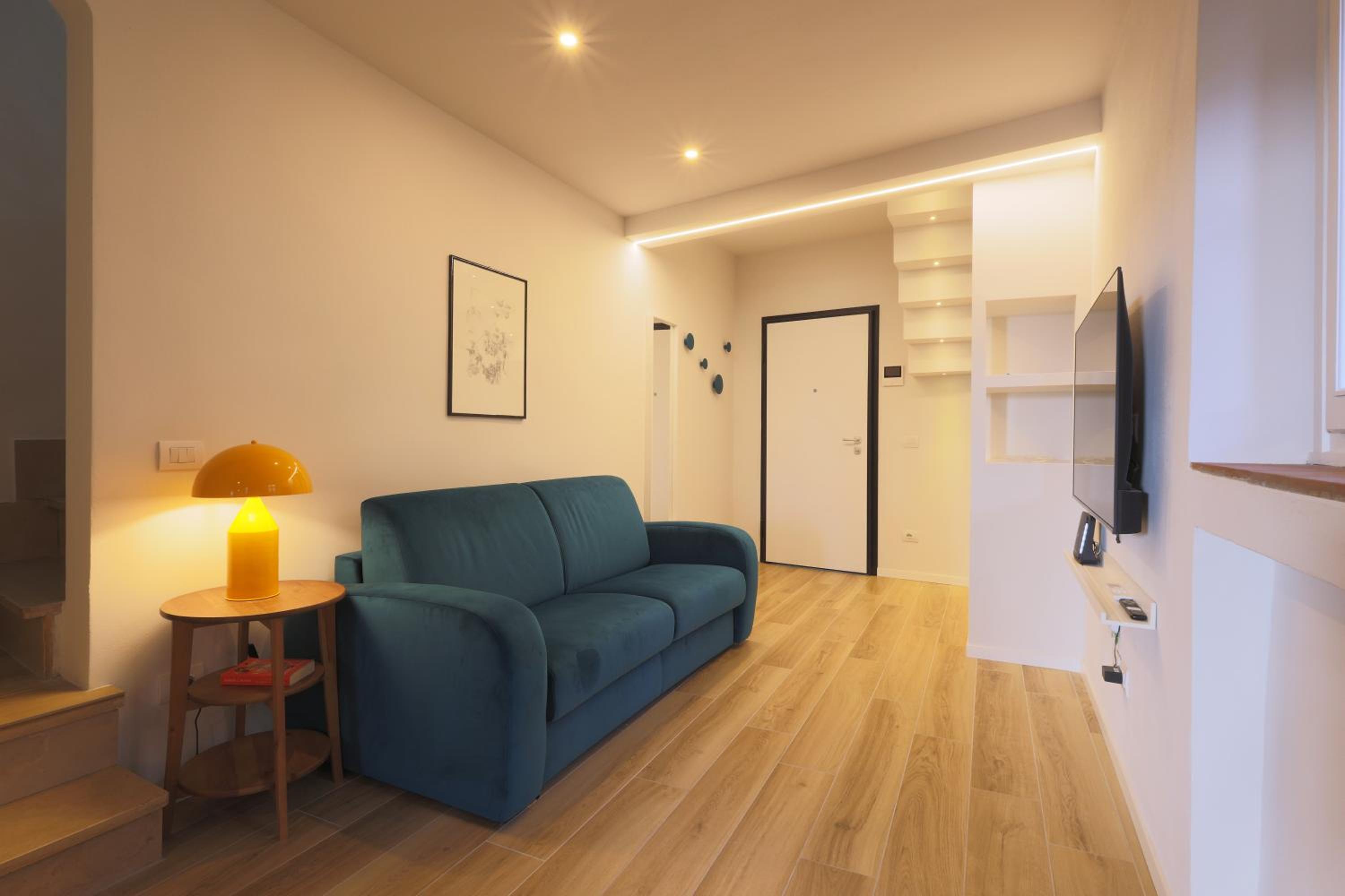 One-Bedroom Apartment photo 2