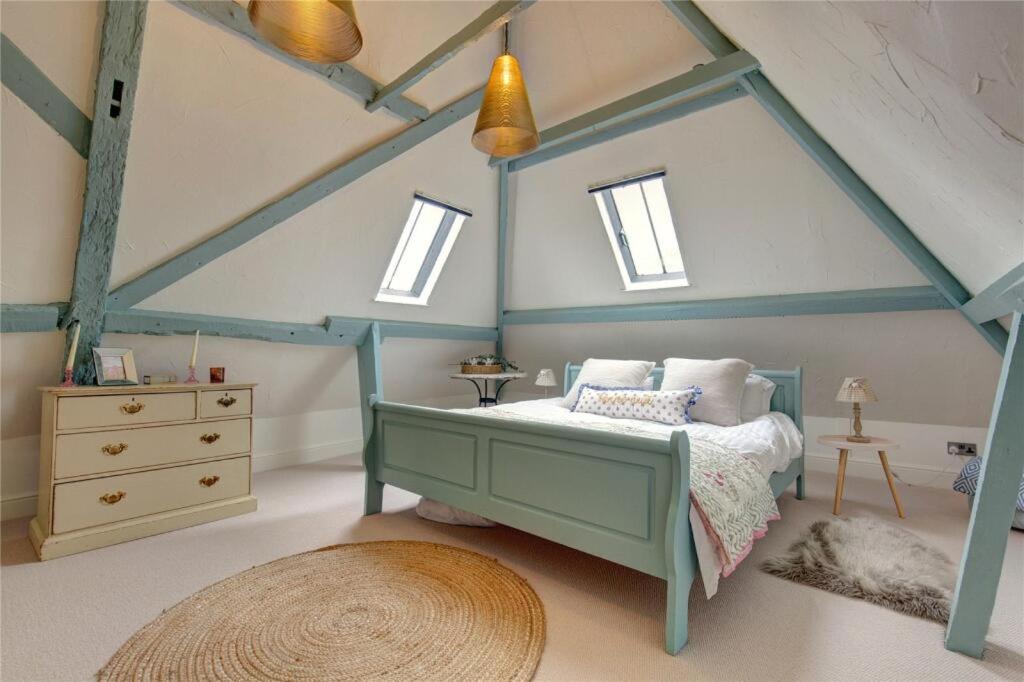 Six-Bedroom House photo 1