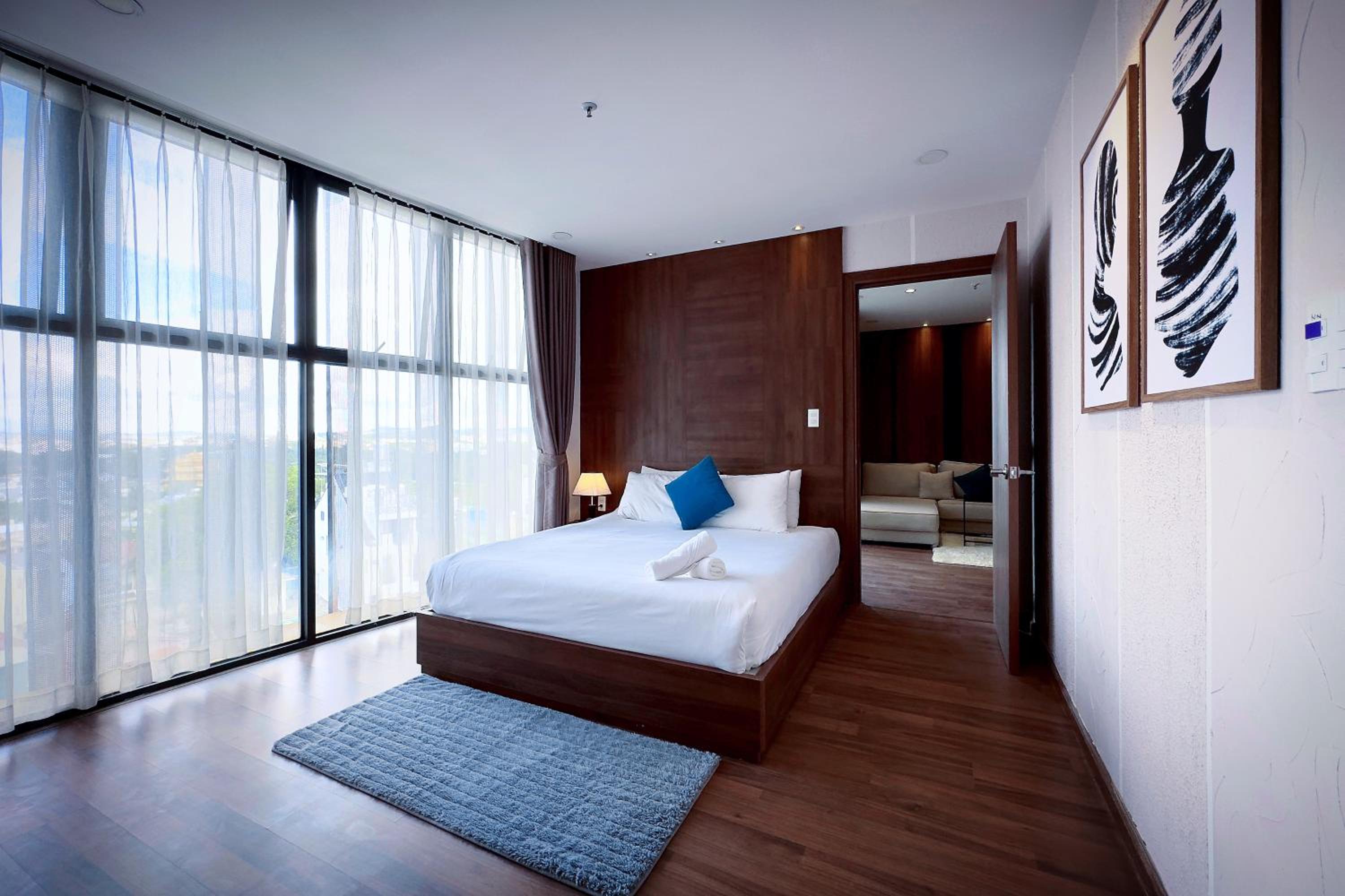 Three-Bedroom Apartment - Photo 34