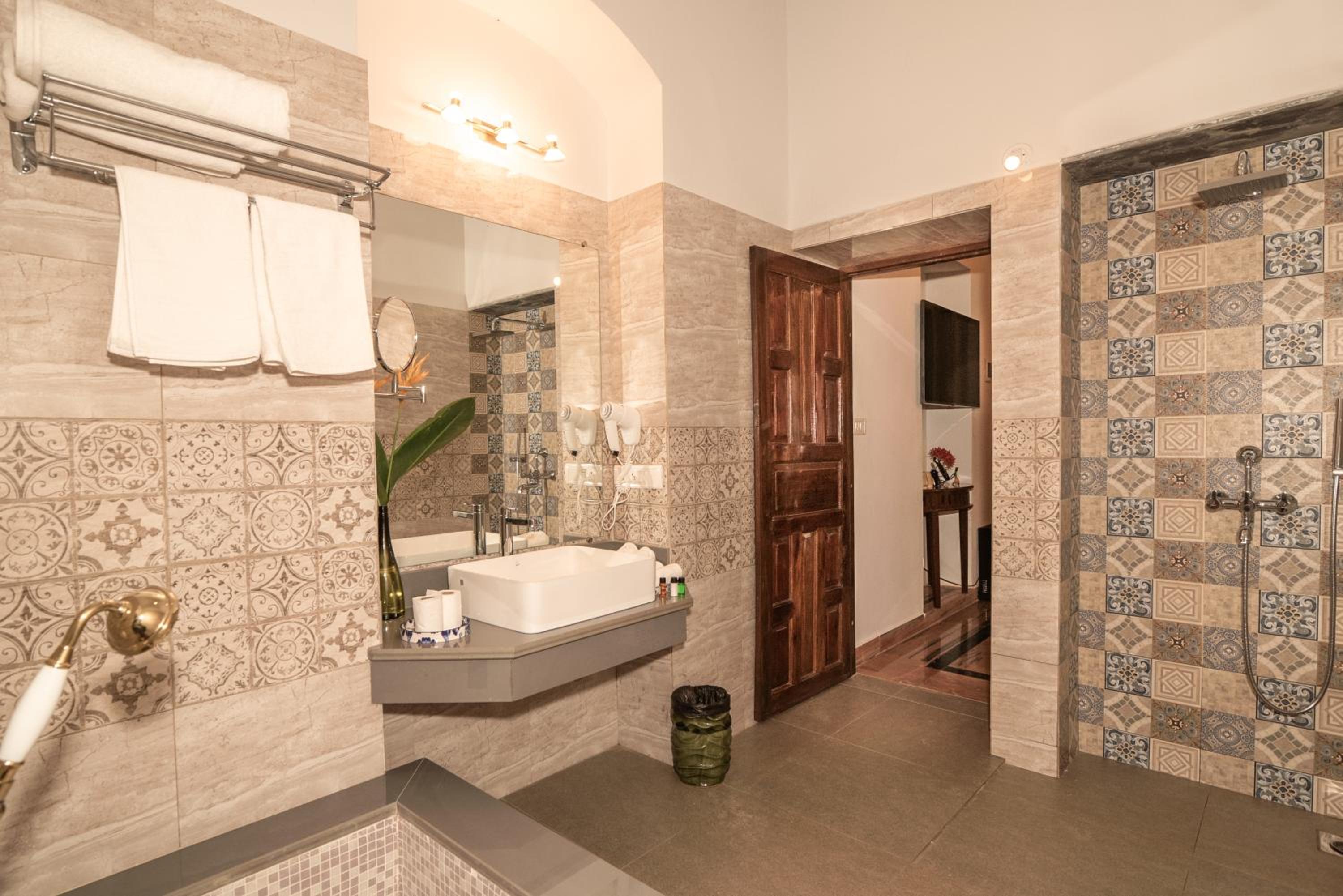 Deluxe Family Suite photo 3