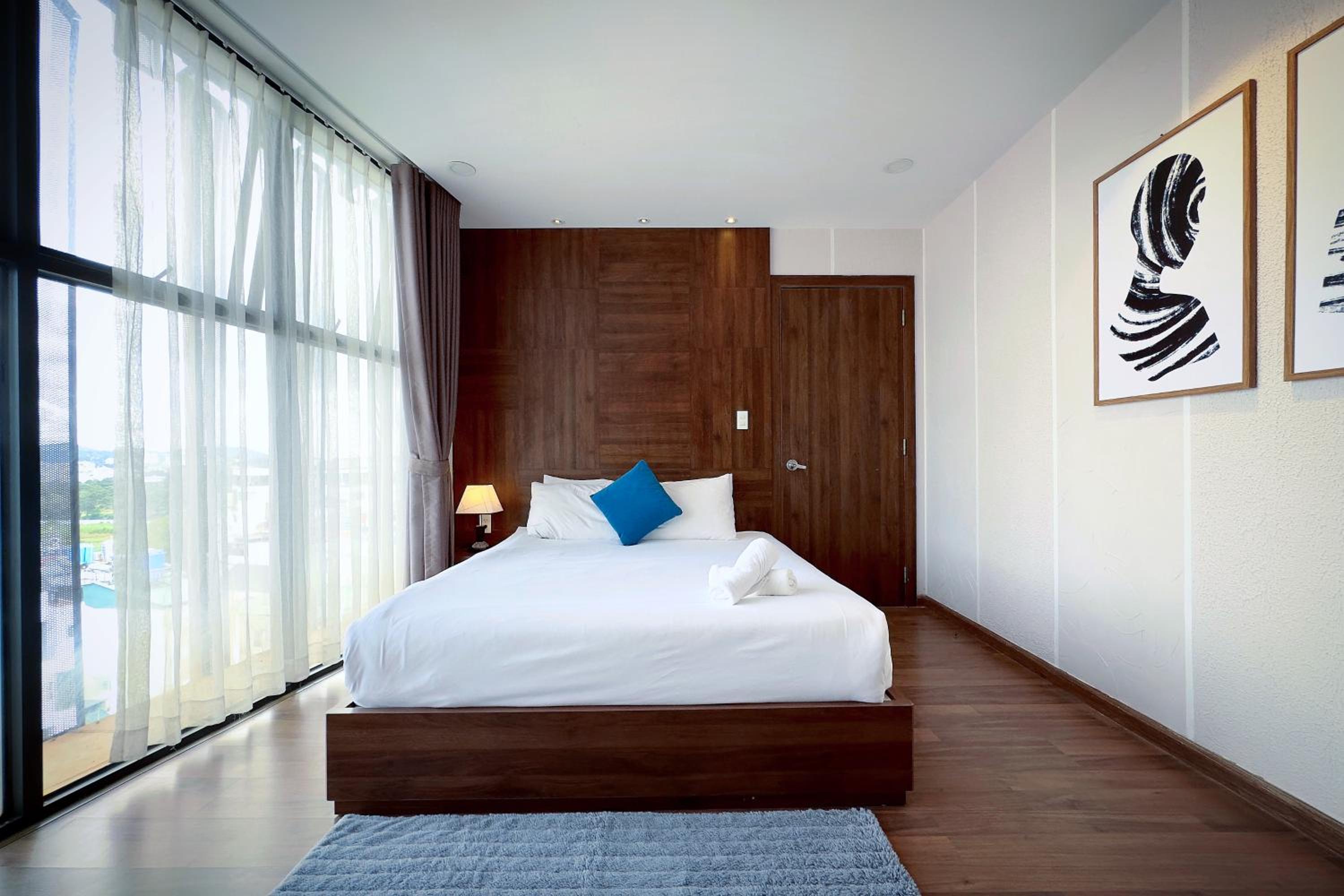 Three-Bedroom Apartment - Photo 2