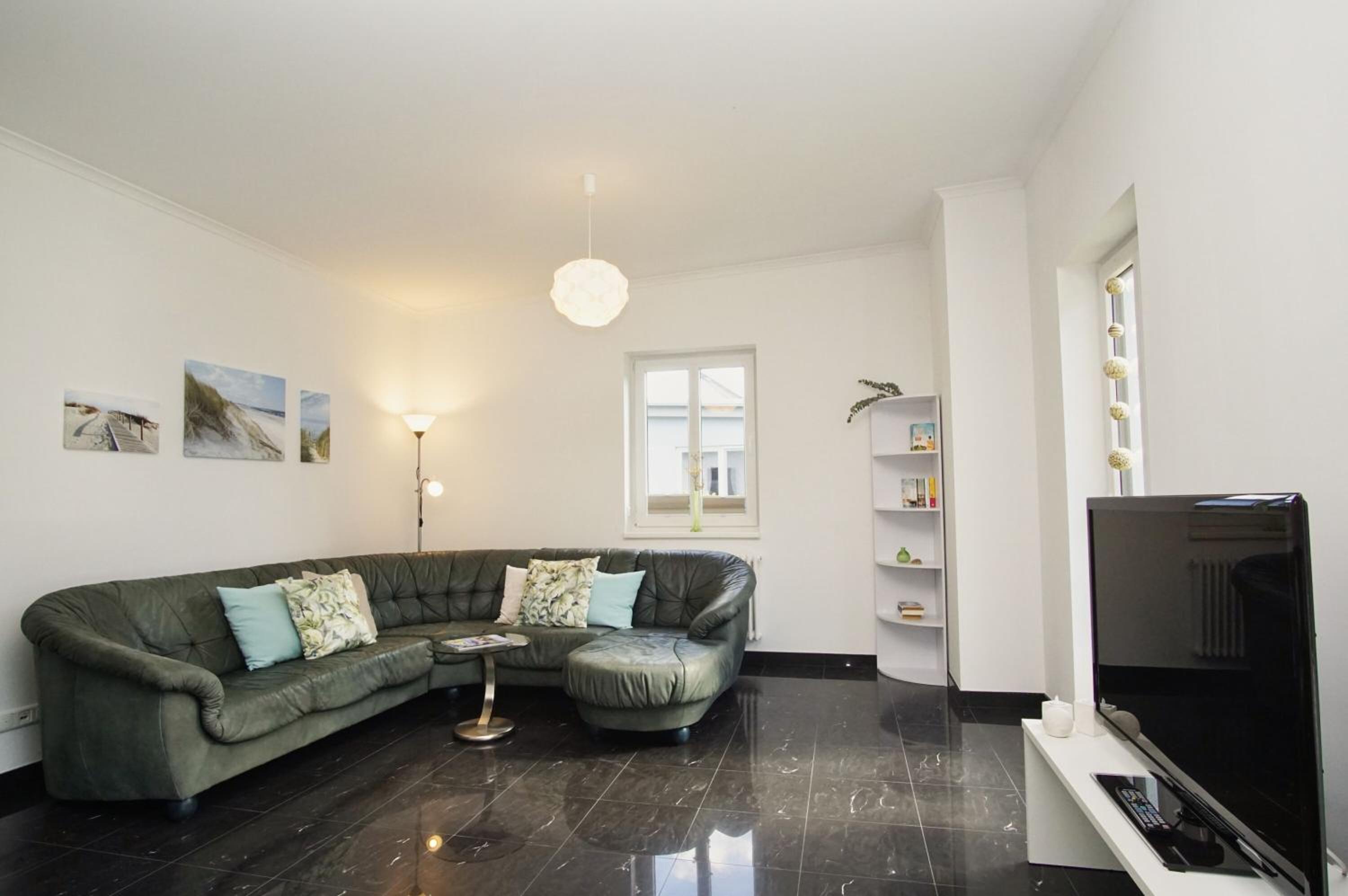 Apartment with Balcony photo 2