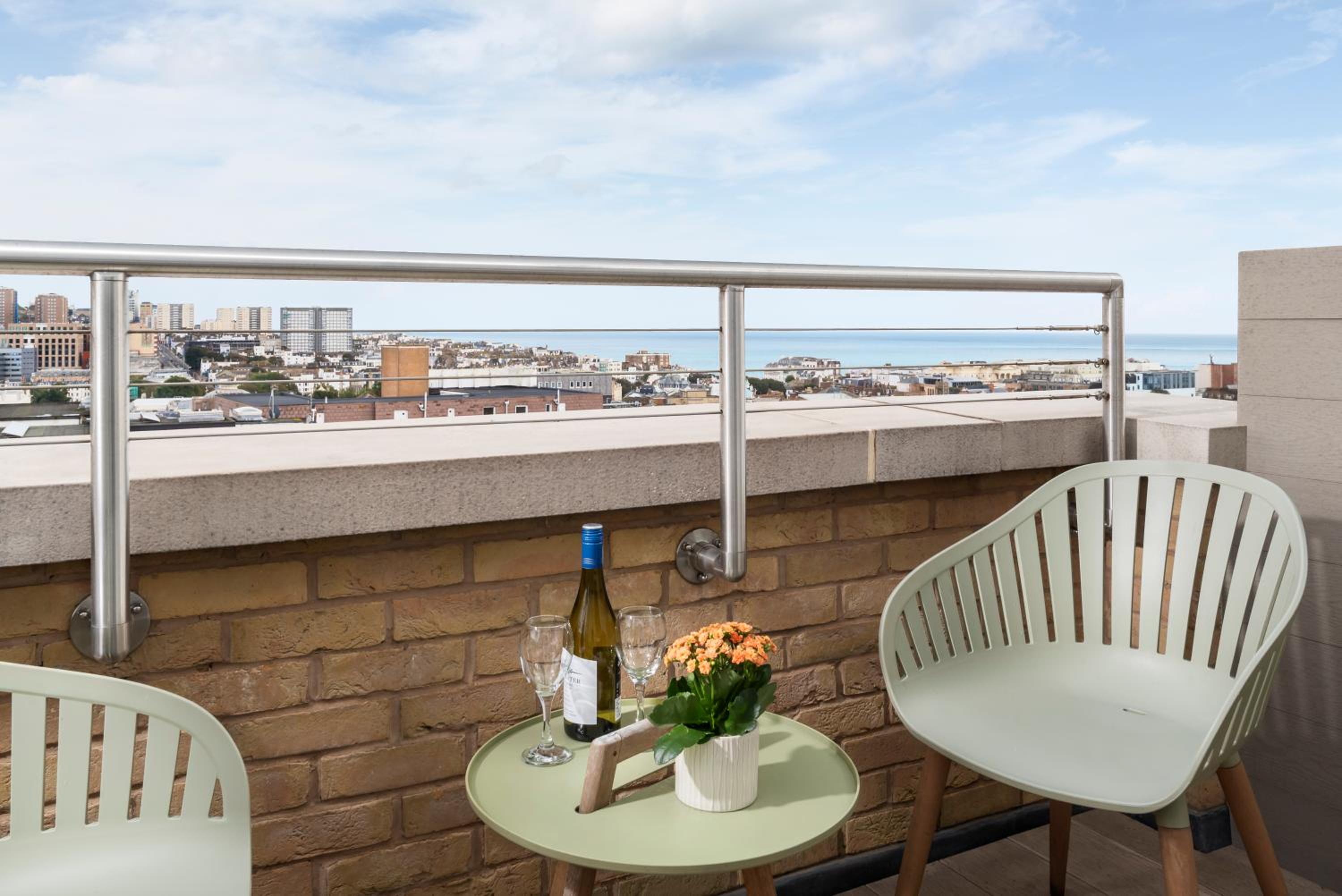 Studio Penthouse with City View and Terrace - Photo 6