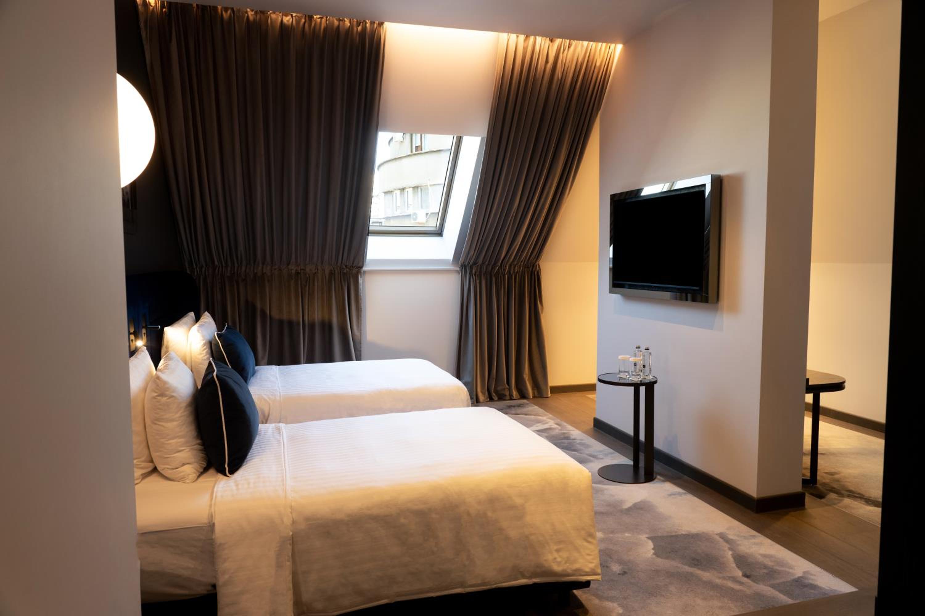 Silver Guest Room with 2 Twin/Single Bed(s) - Photo 1