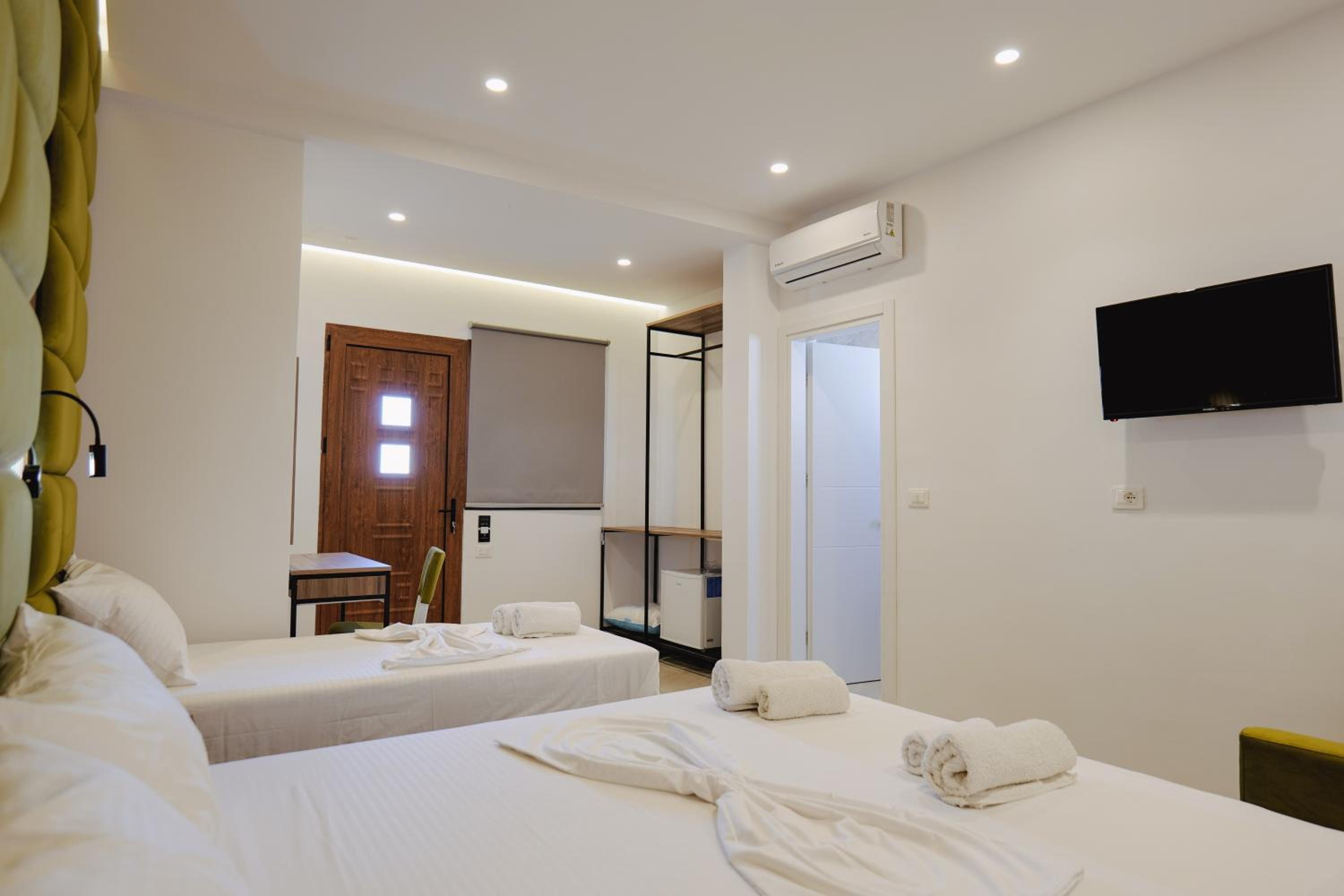 Deluxe Triple Room photo 2