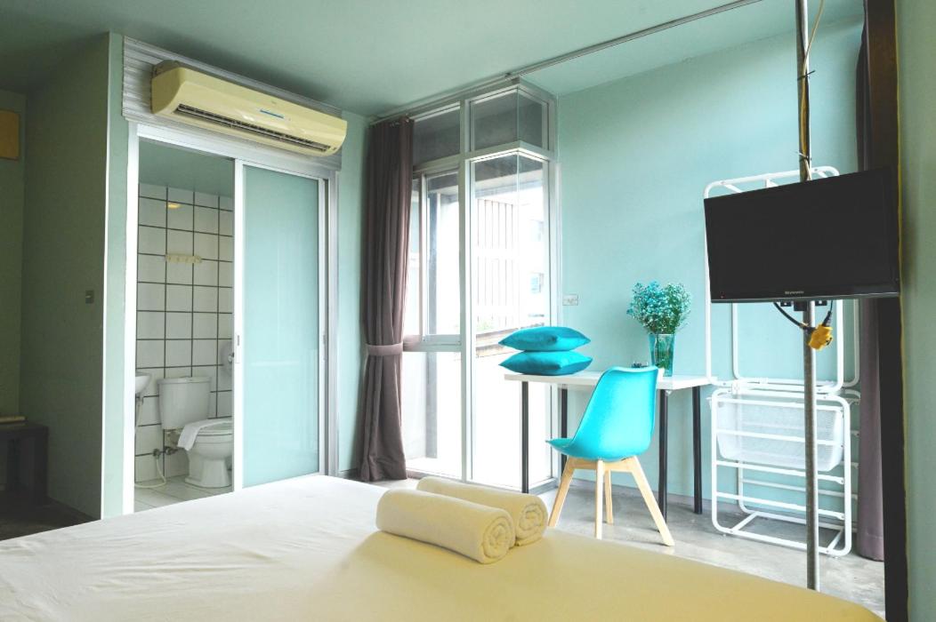 Standard King Room - Photo 34