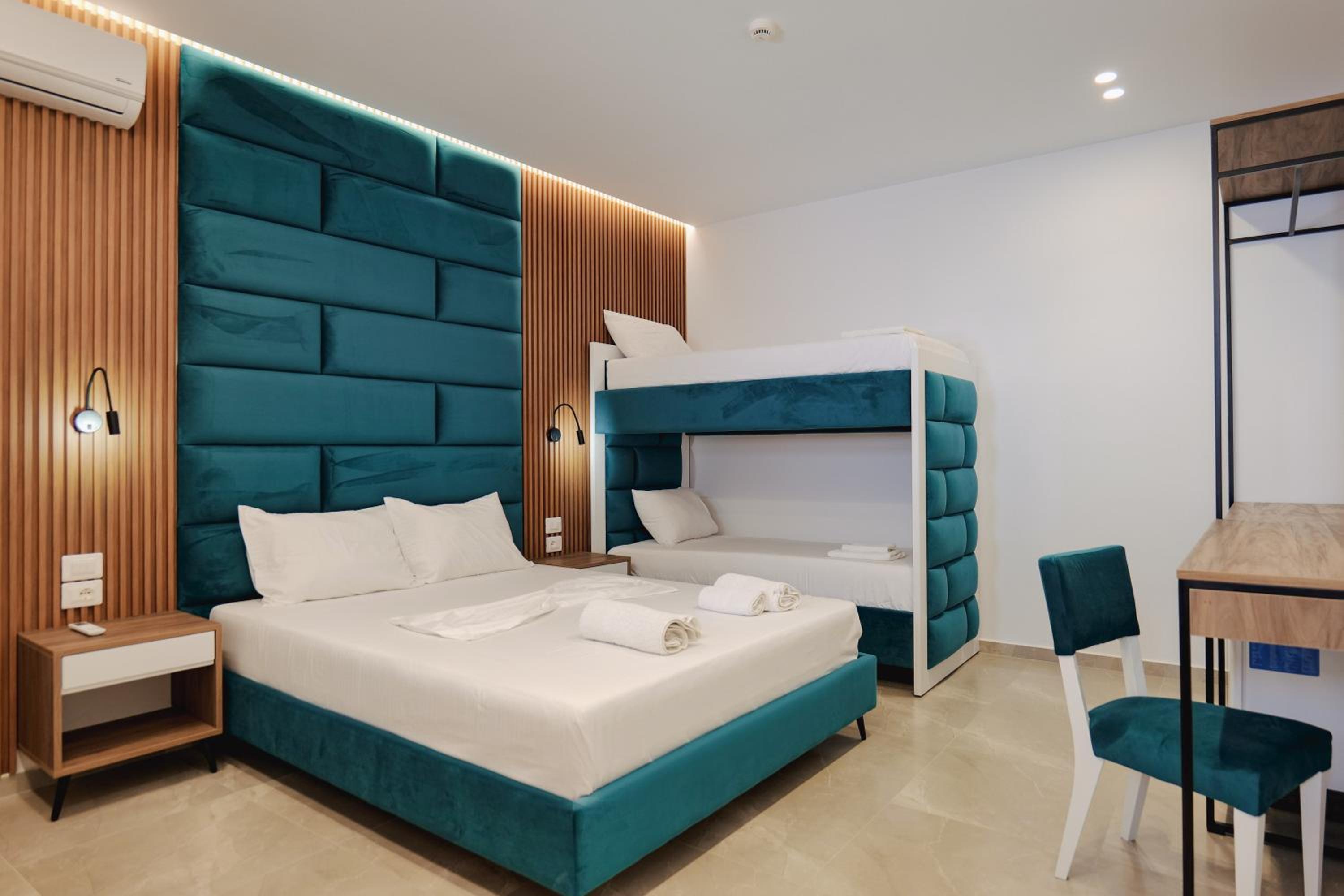 Deluxe Quadruple Room photo 2