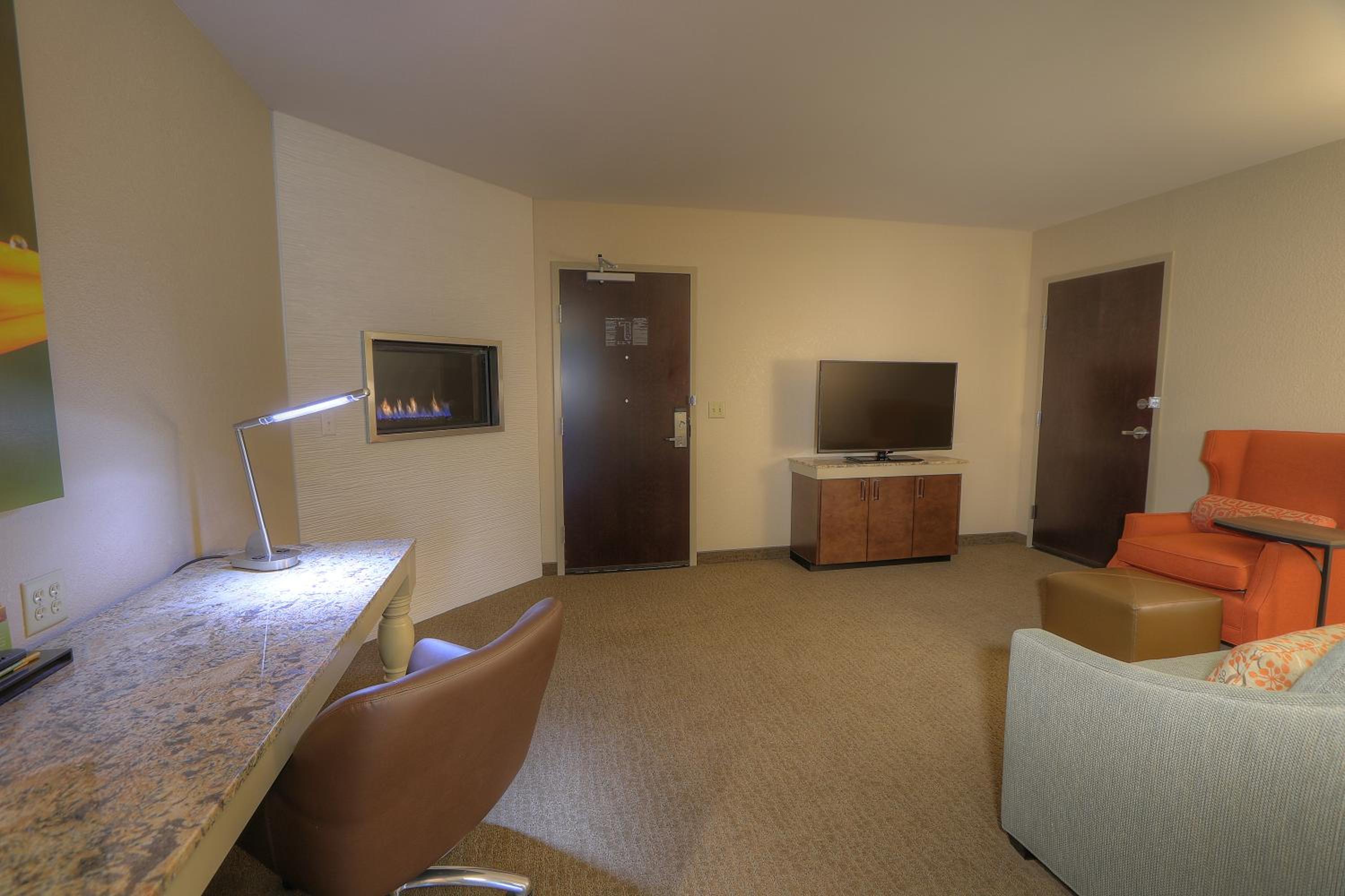 Junior Suite with Two Queen Beds photo 2