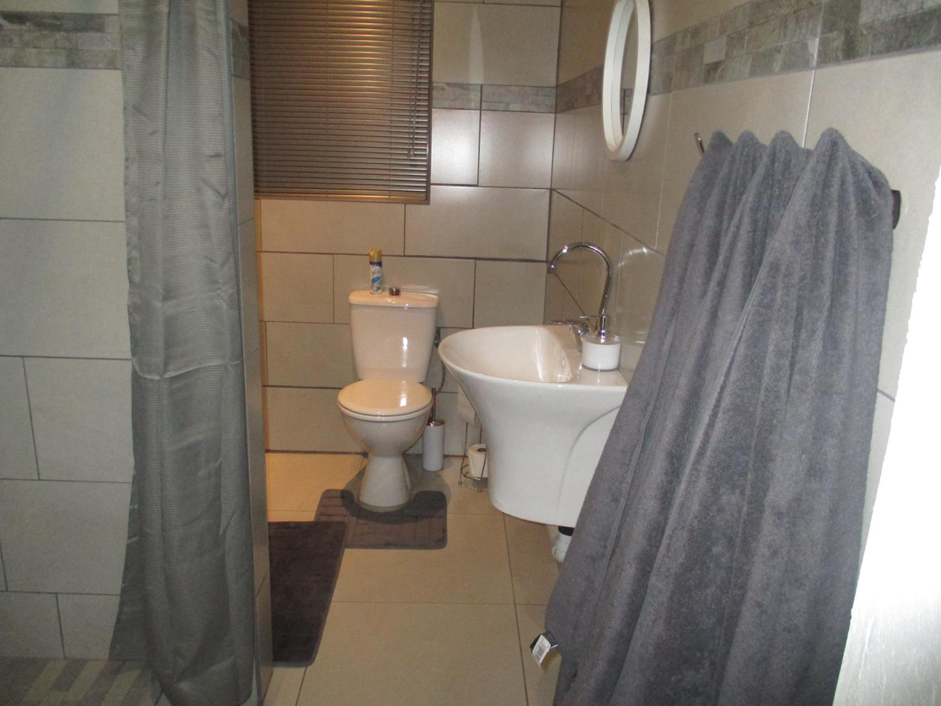 Family Room with Private Bathroom - Photo 11