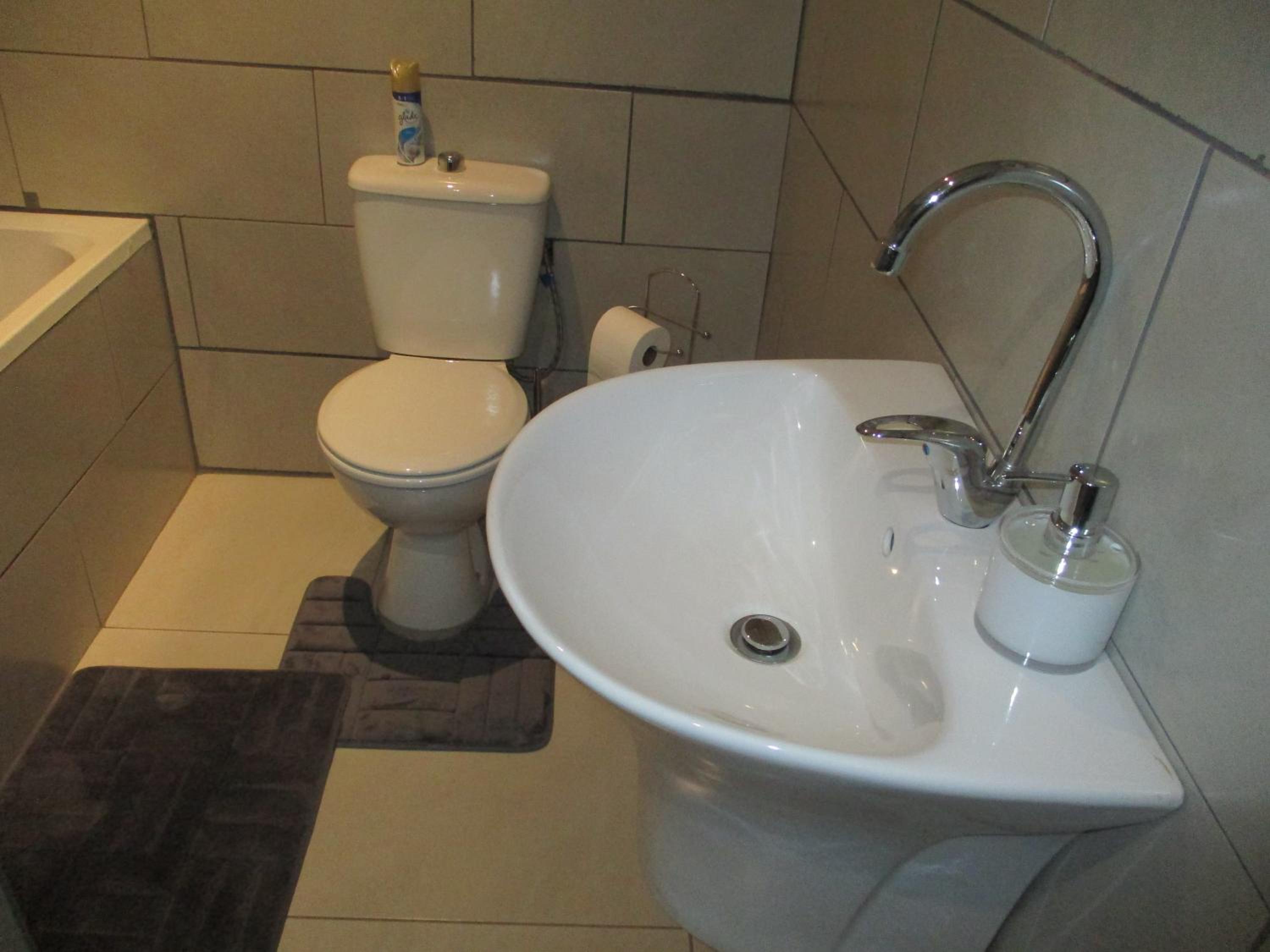 Family Room with Private Bathroom - Photo 12