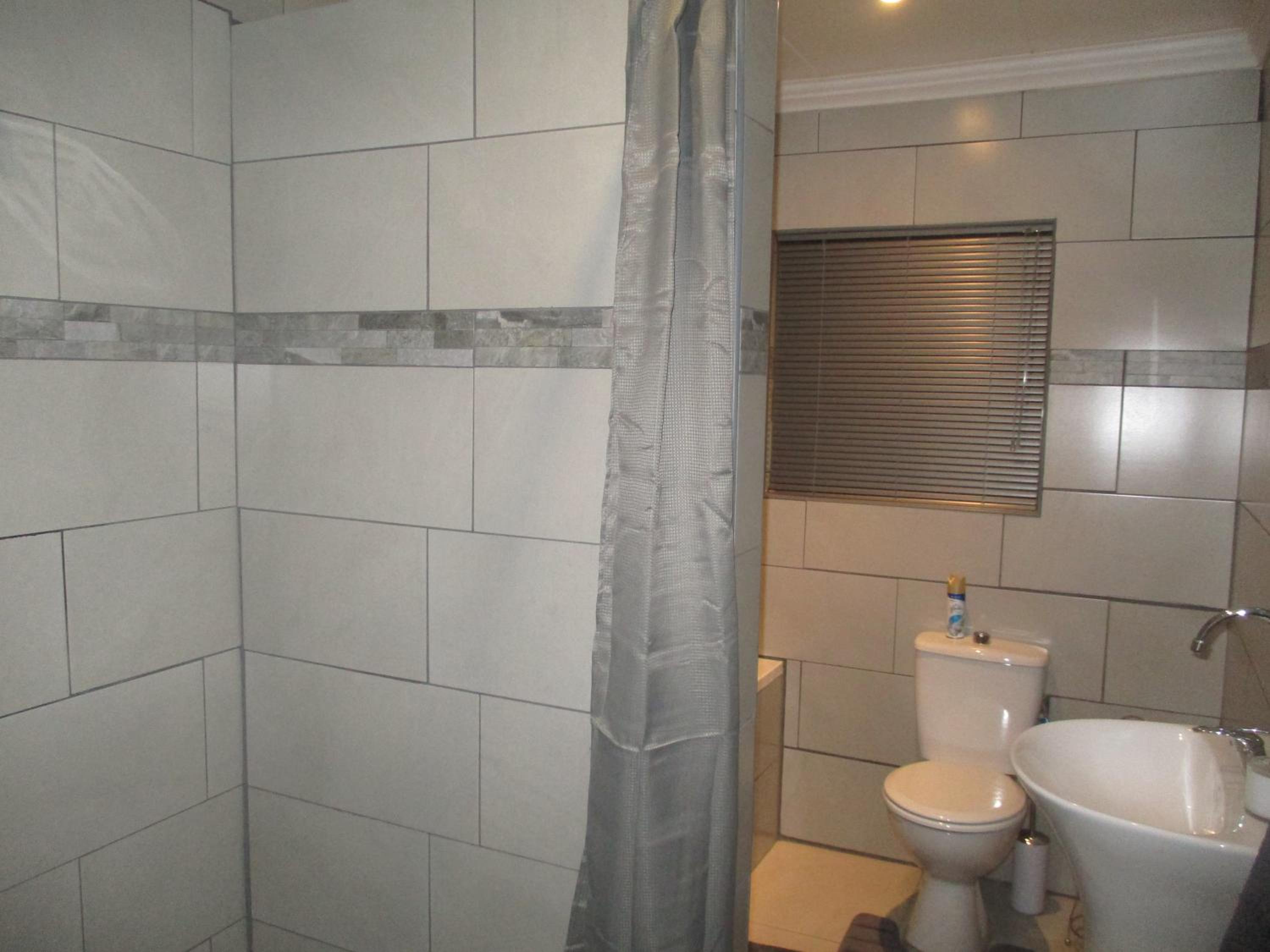 Family Room with Private Bathroom - Photo 15