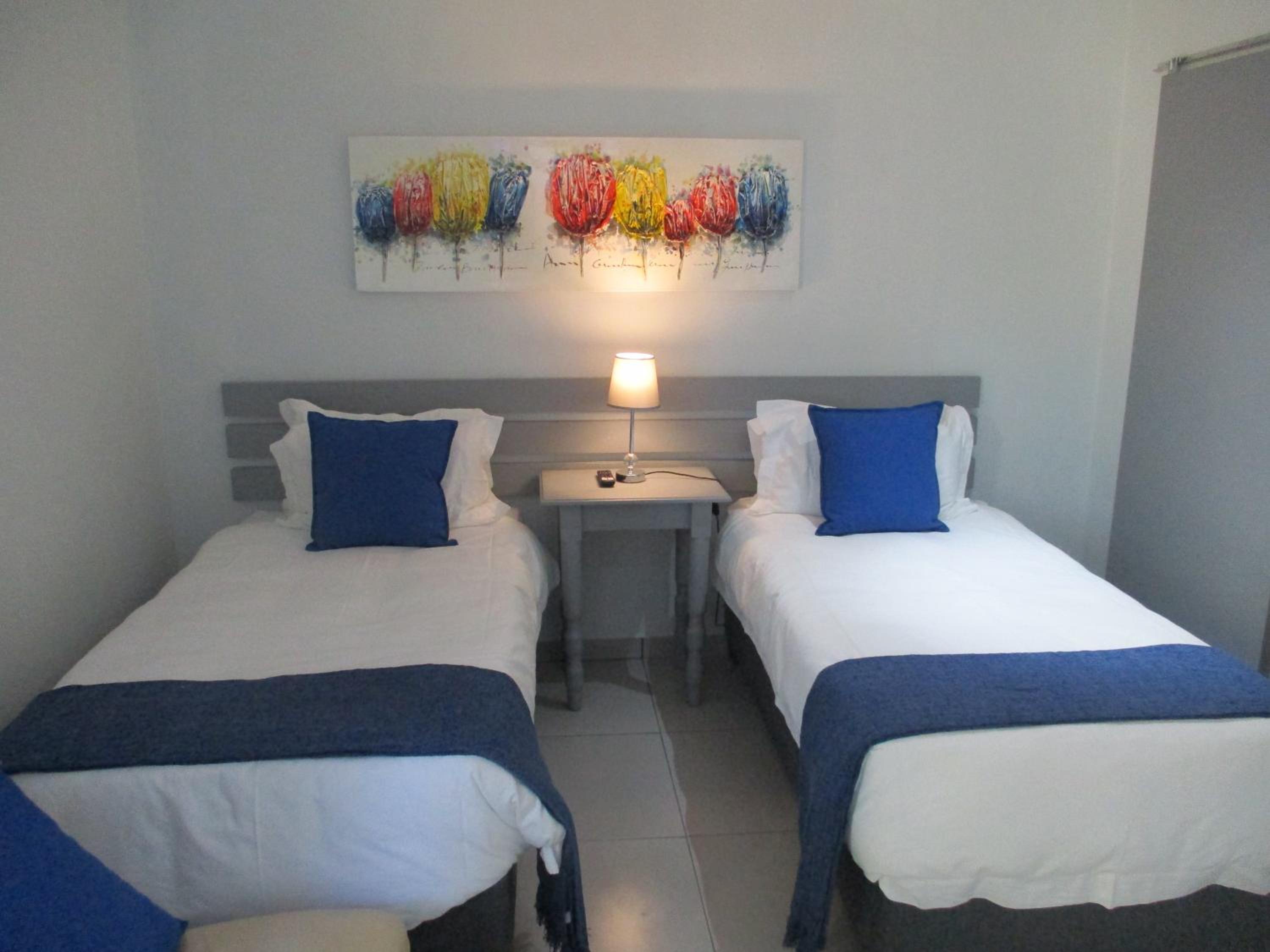 Family Room with Private Bathroom - Photo 3