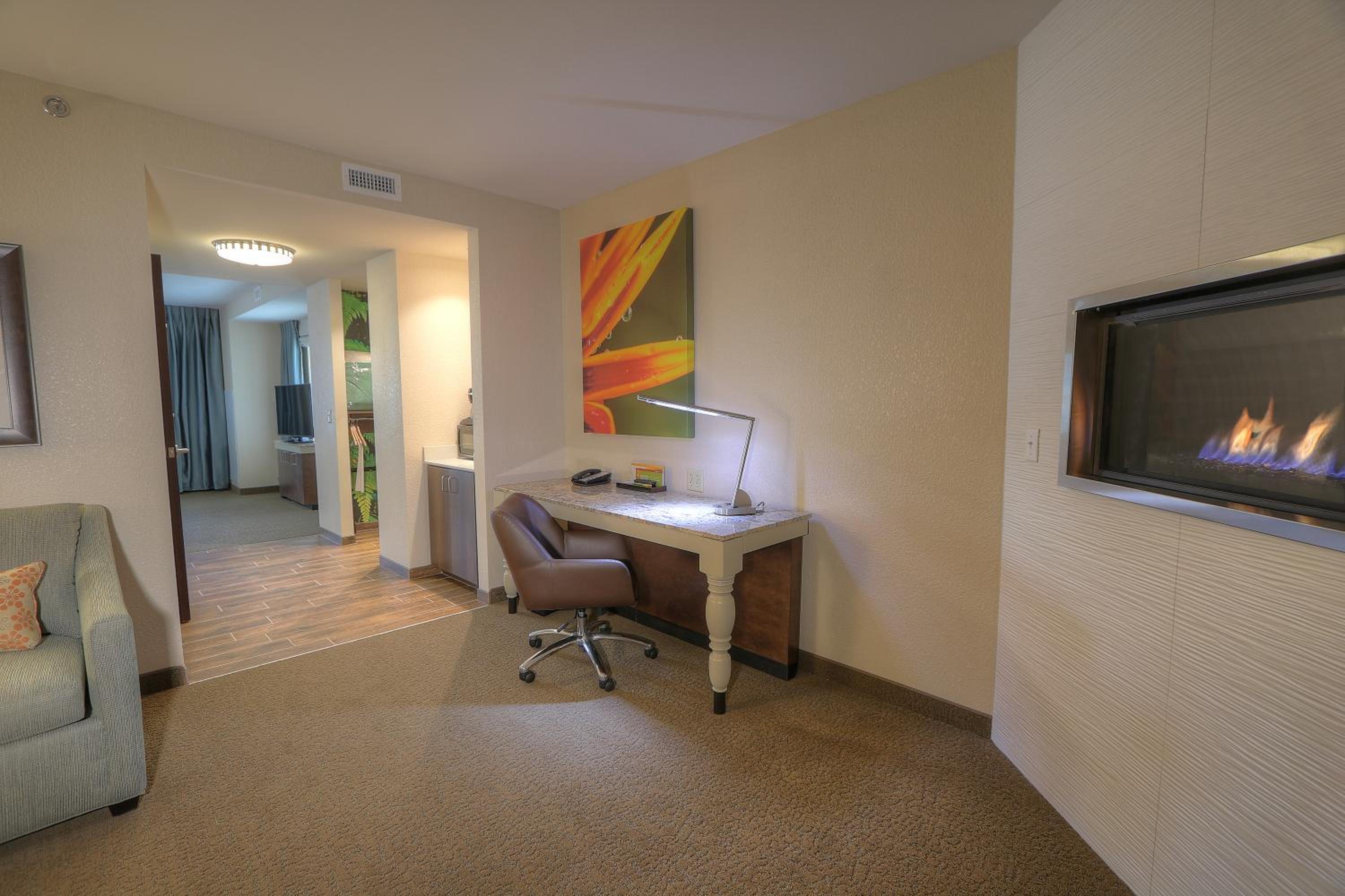 Junior Suite with Two Queen Beds photo 3