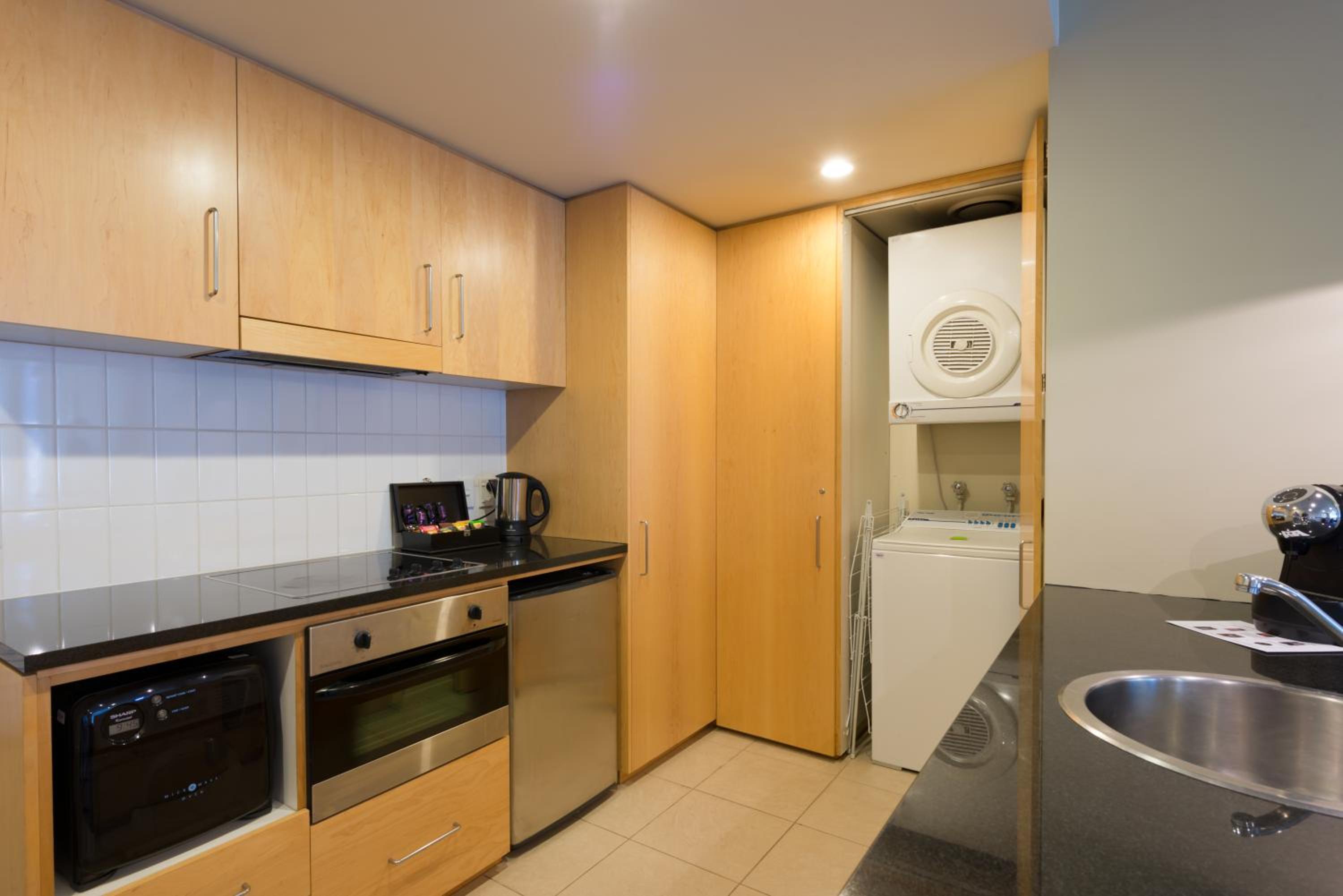 One Bedroom Suite Split King - Non-View - Photo 8