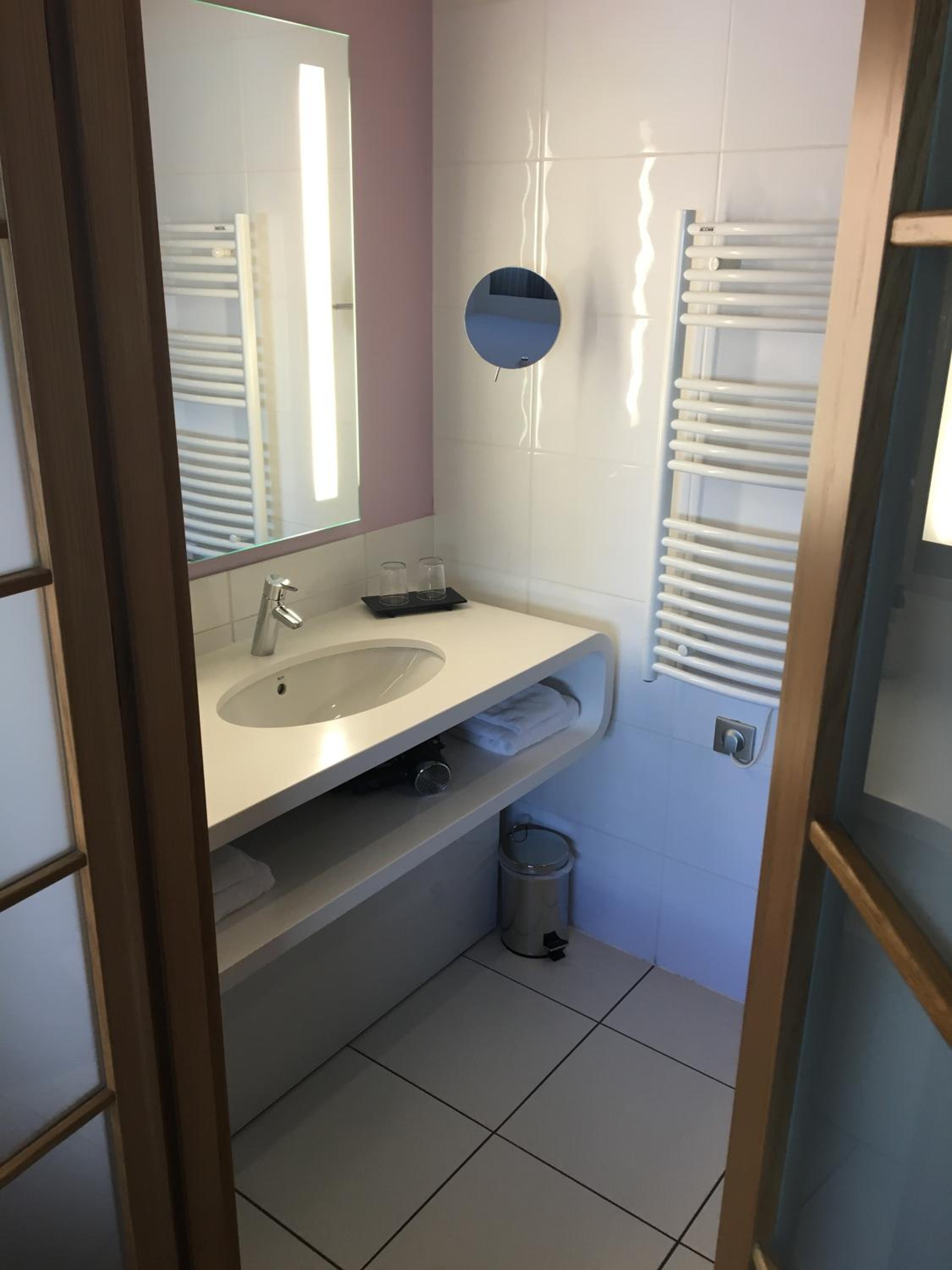 Standard Twin Room - Photo 2