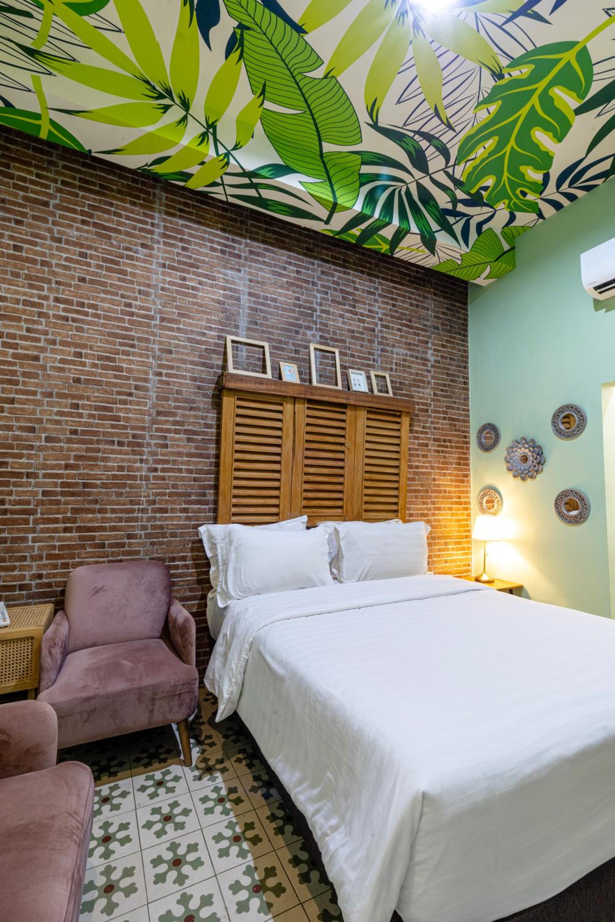 Deluxe King Room photo 2