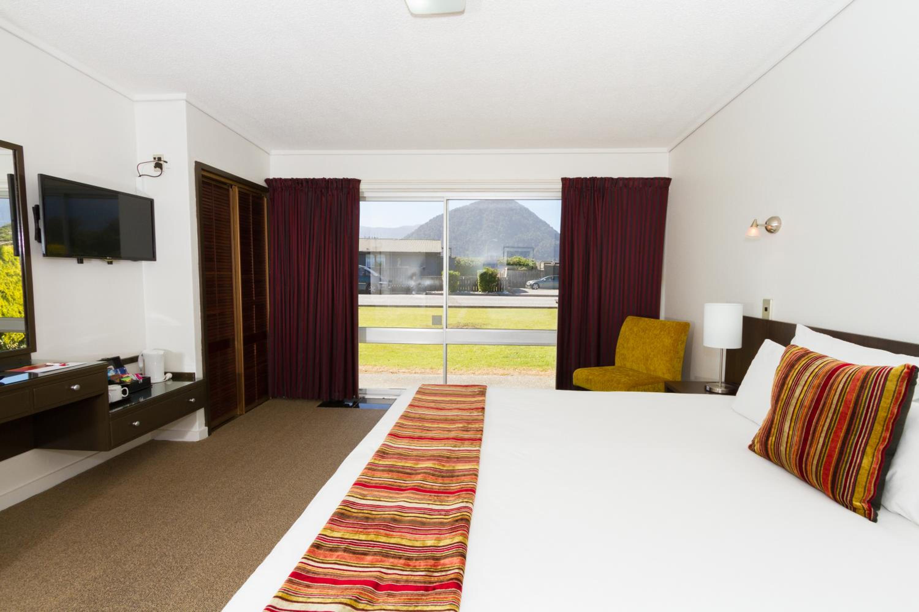 Standard King Room photo 2