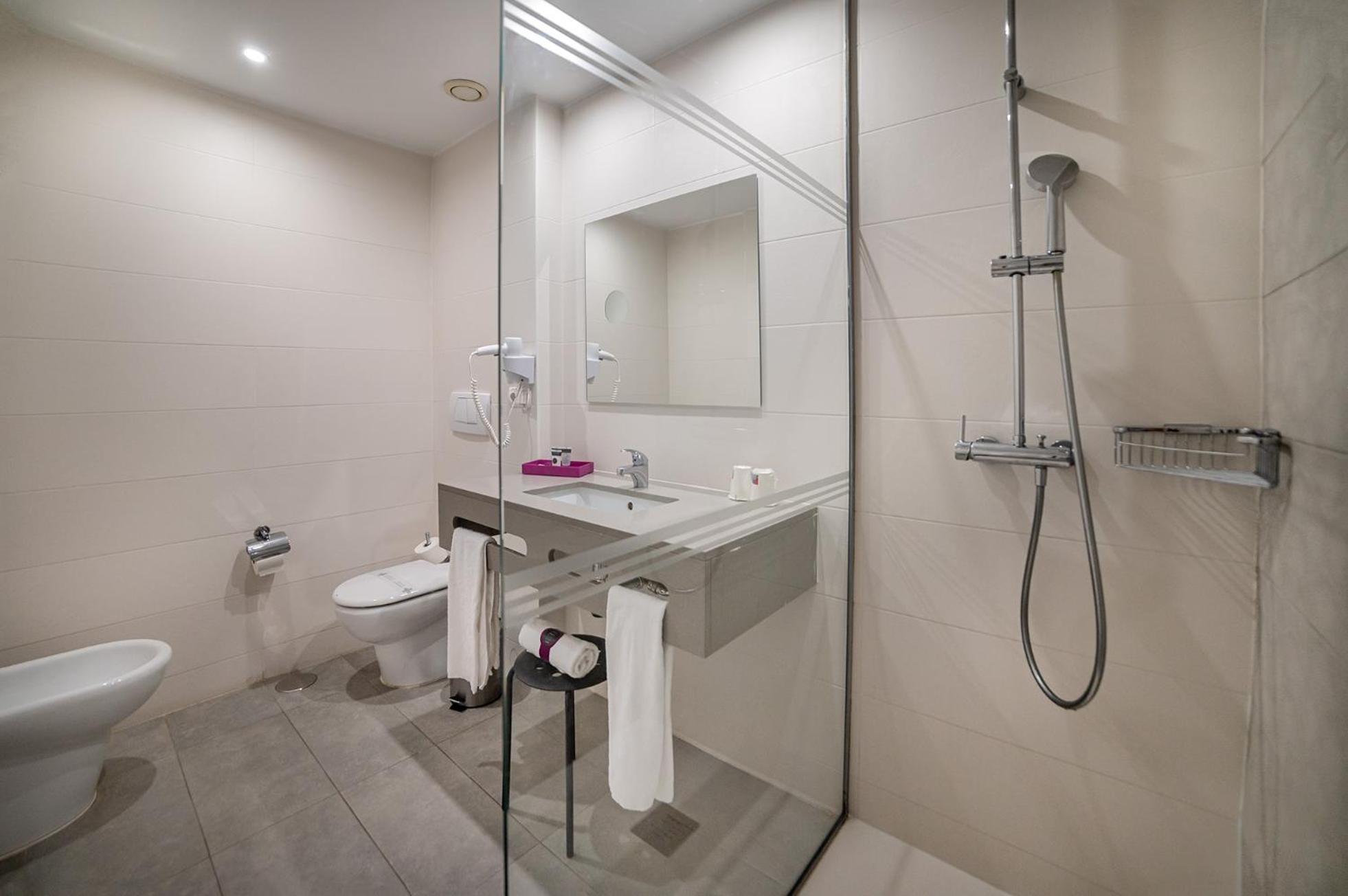 Deluxe Double or Twin Room with Pool View photo 2