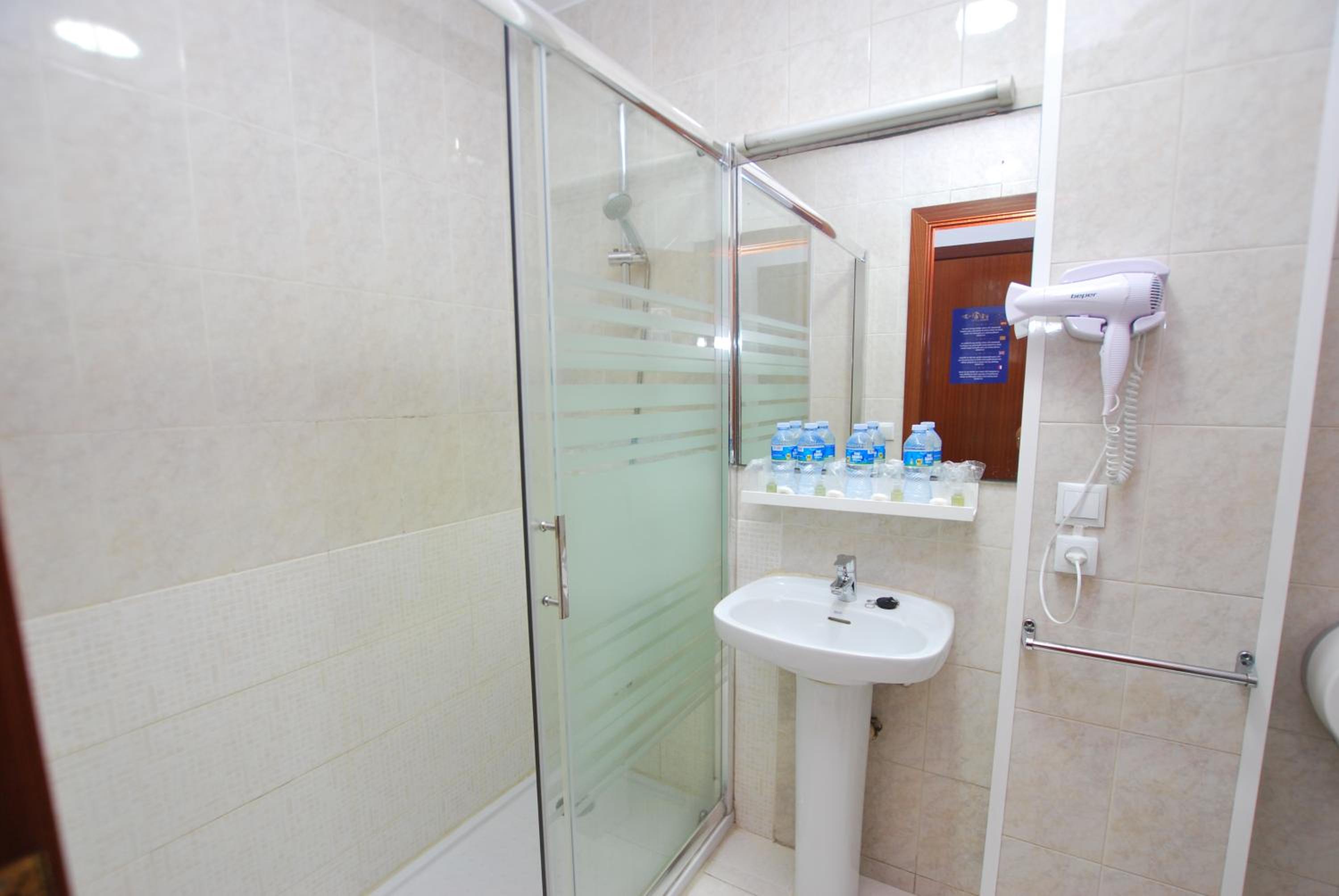 Quadruple Room - Photo 3