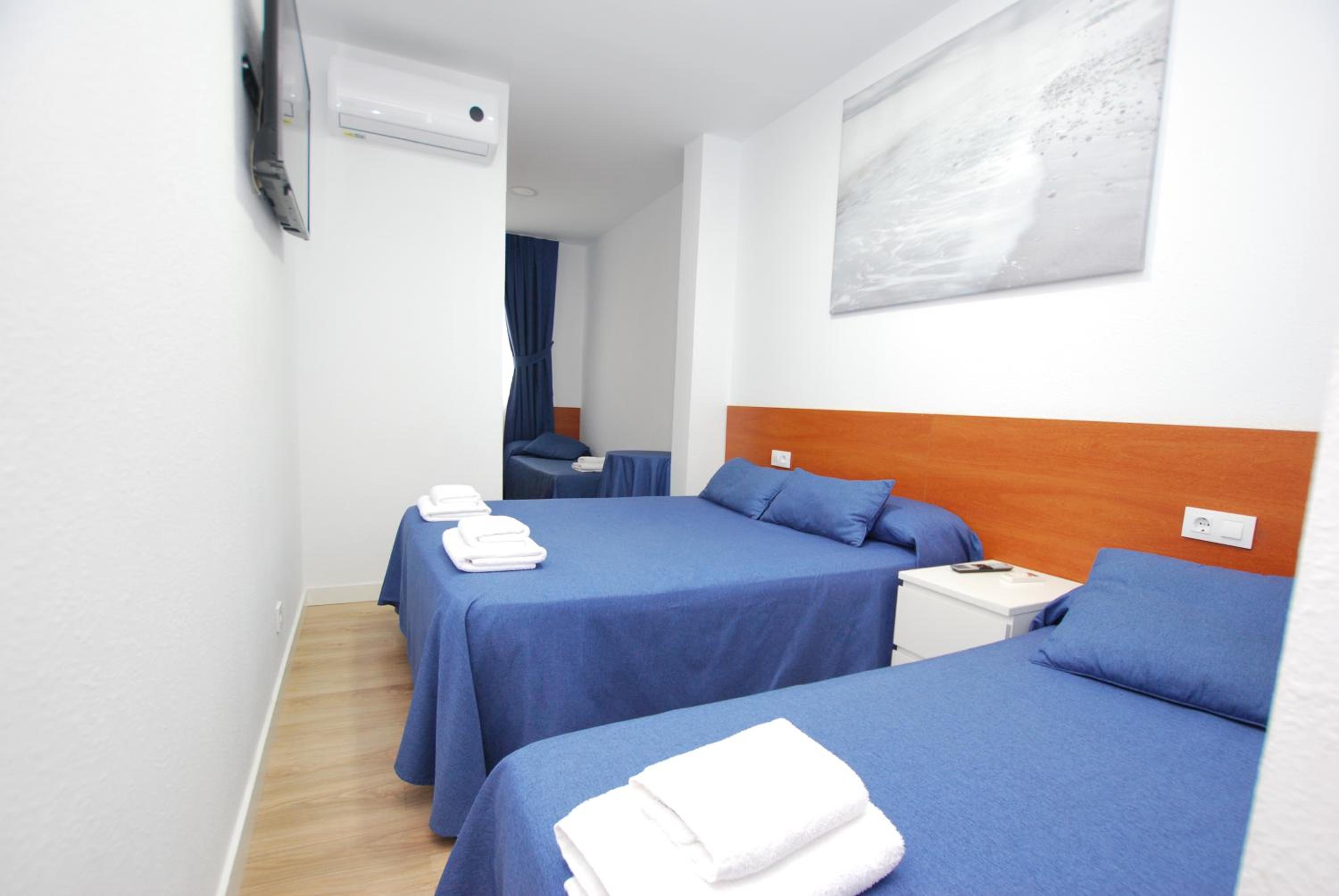 Quadruple Room - Photo 9