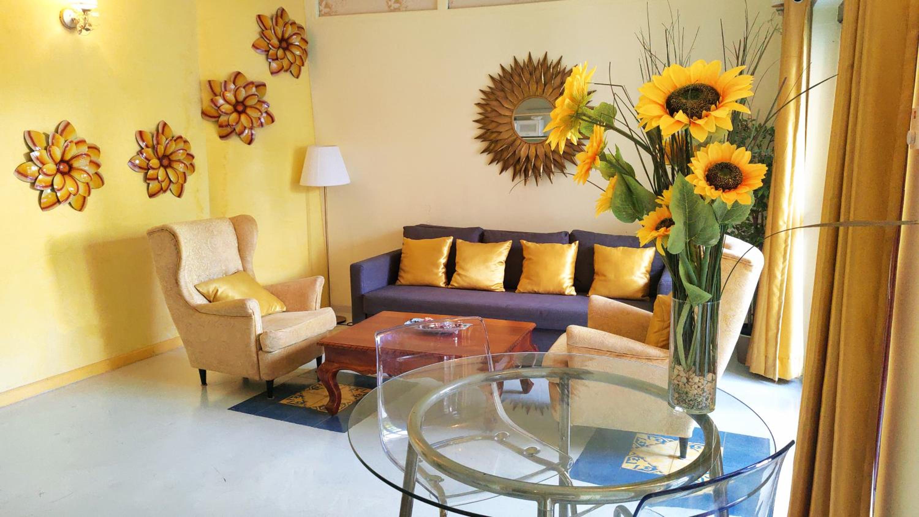 Deluxe King Suite photo 2