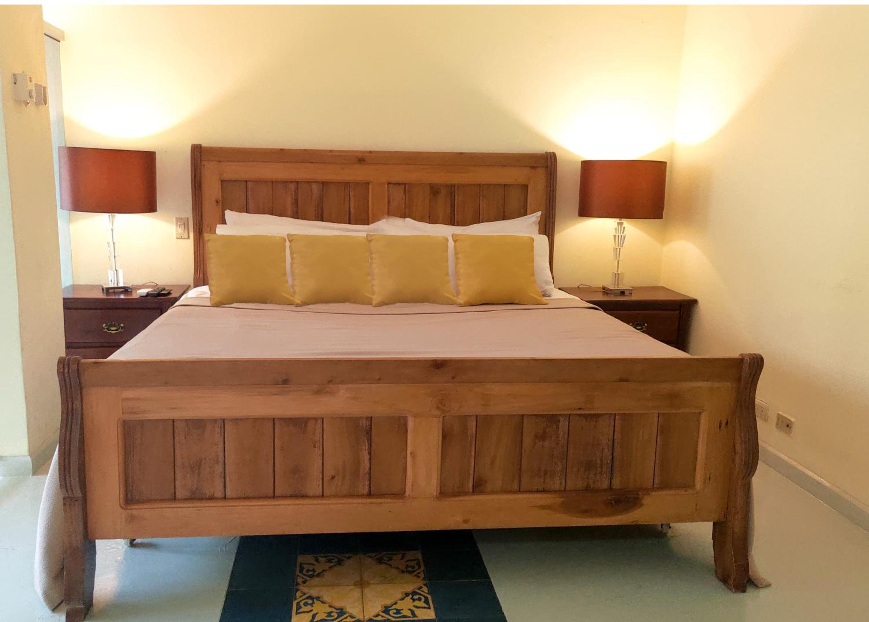 Deluxe King Suite photo 3